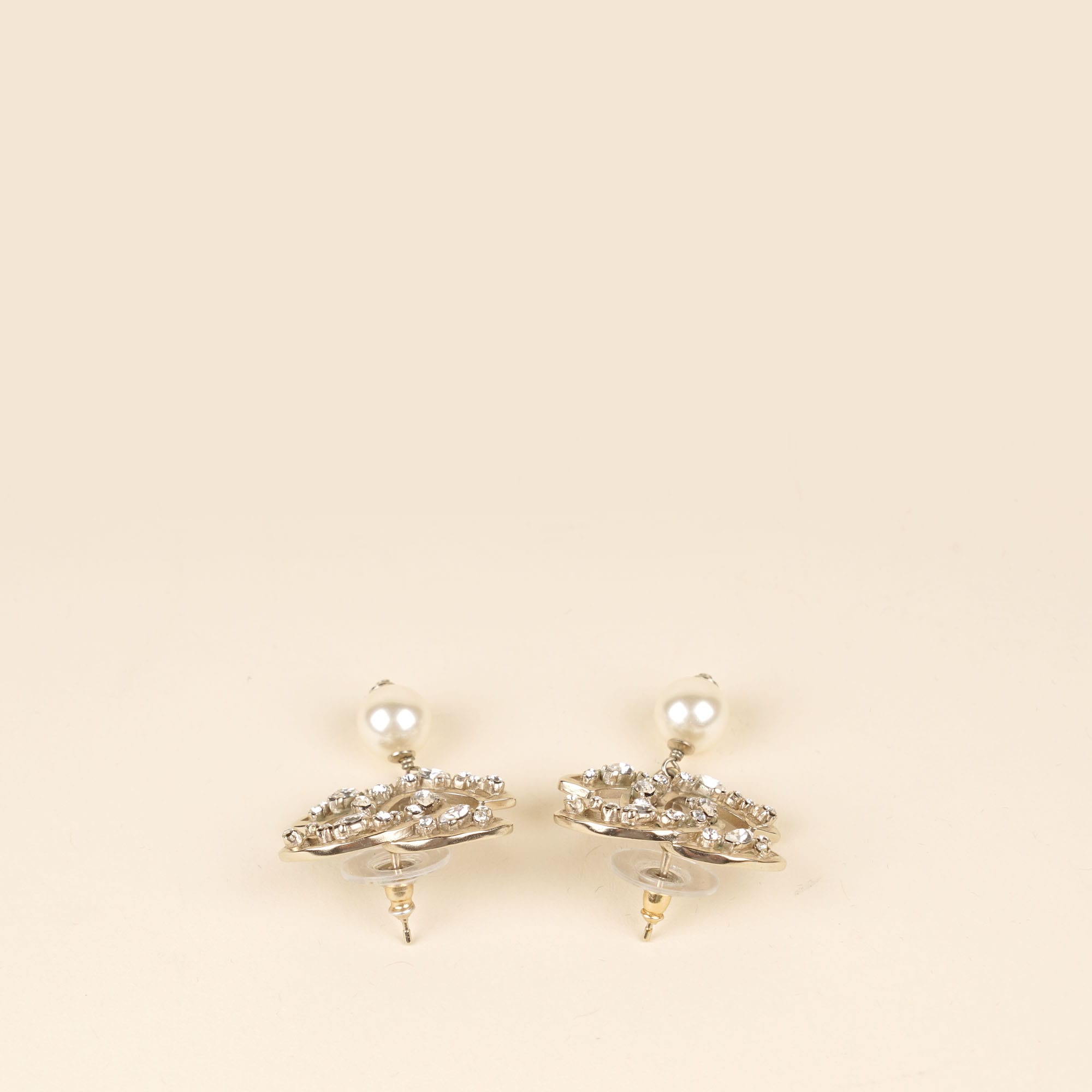 CC Pearl Drop Earrings - CHANEL - Affordable Luxury image