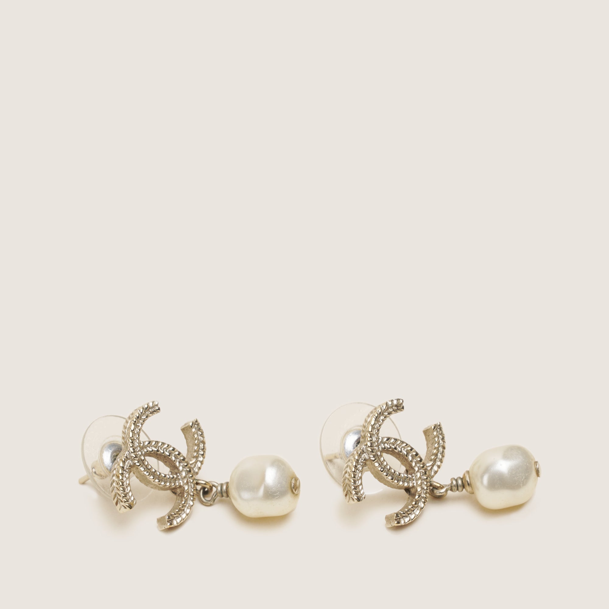 CC Pearl Drop Earrings - CHANEL - Affordable Luxury image