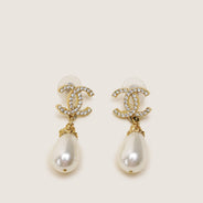 CC Pearl Drop Earrings - CHANEL - Affordable Luxury thumbnail image