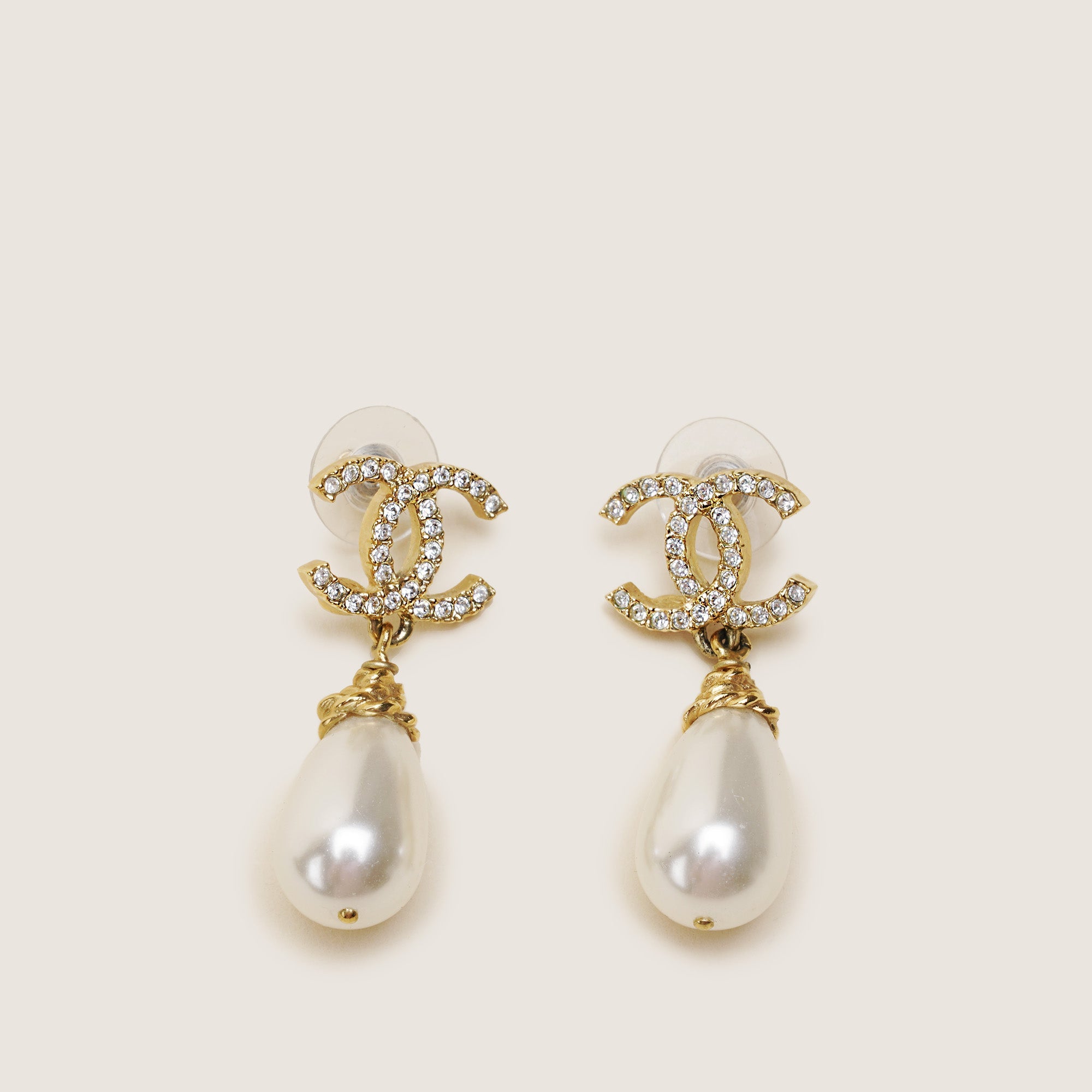 CC Pearl Drop Earrings - CHANEL - Affordable Luxury