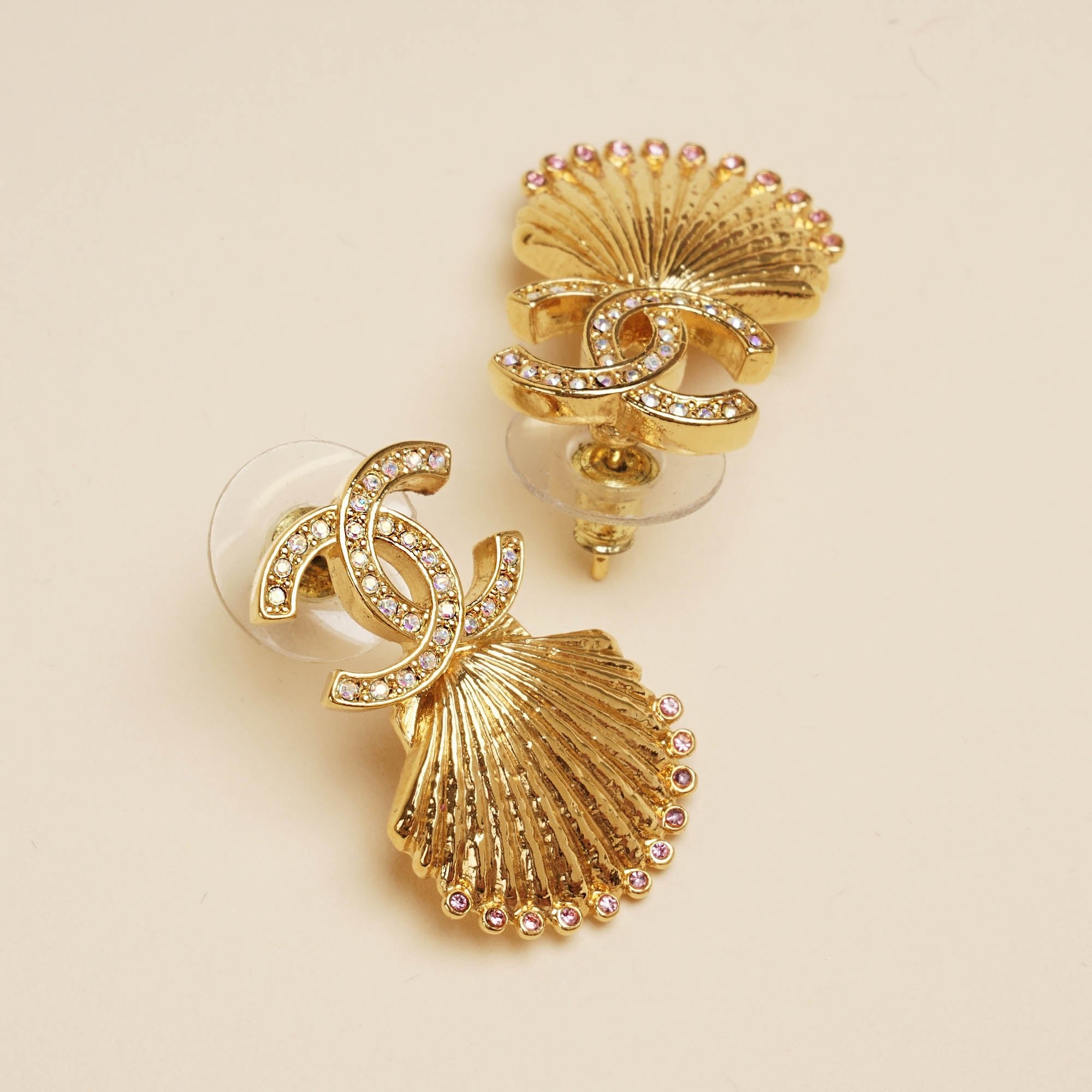 CC Shell Earrings - CHANEL - Affordable Luxury image