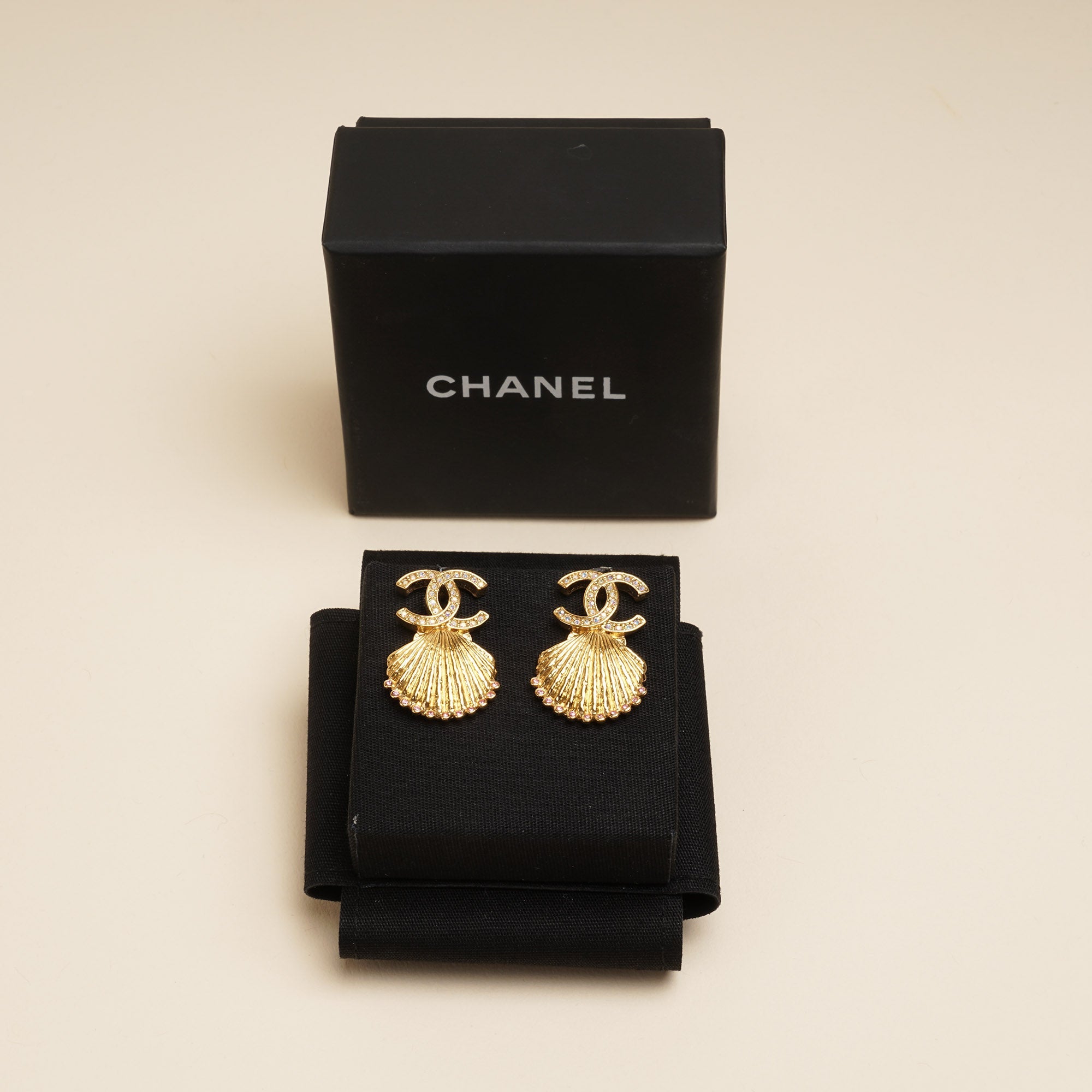 CC Shell Earrings - CHANEL - Affordable Luxury image