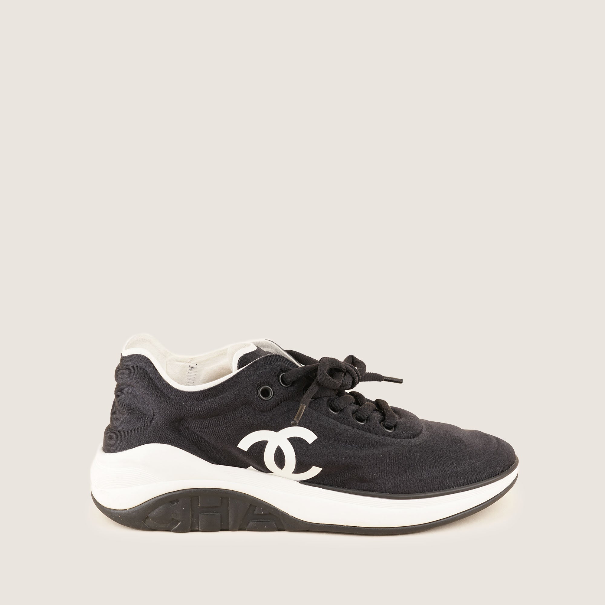 CC Sneakers 38 ½ - CHANEL - Affordable Luxury