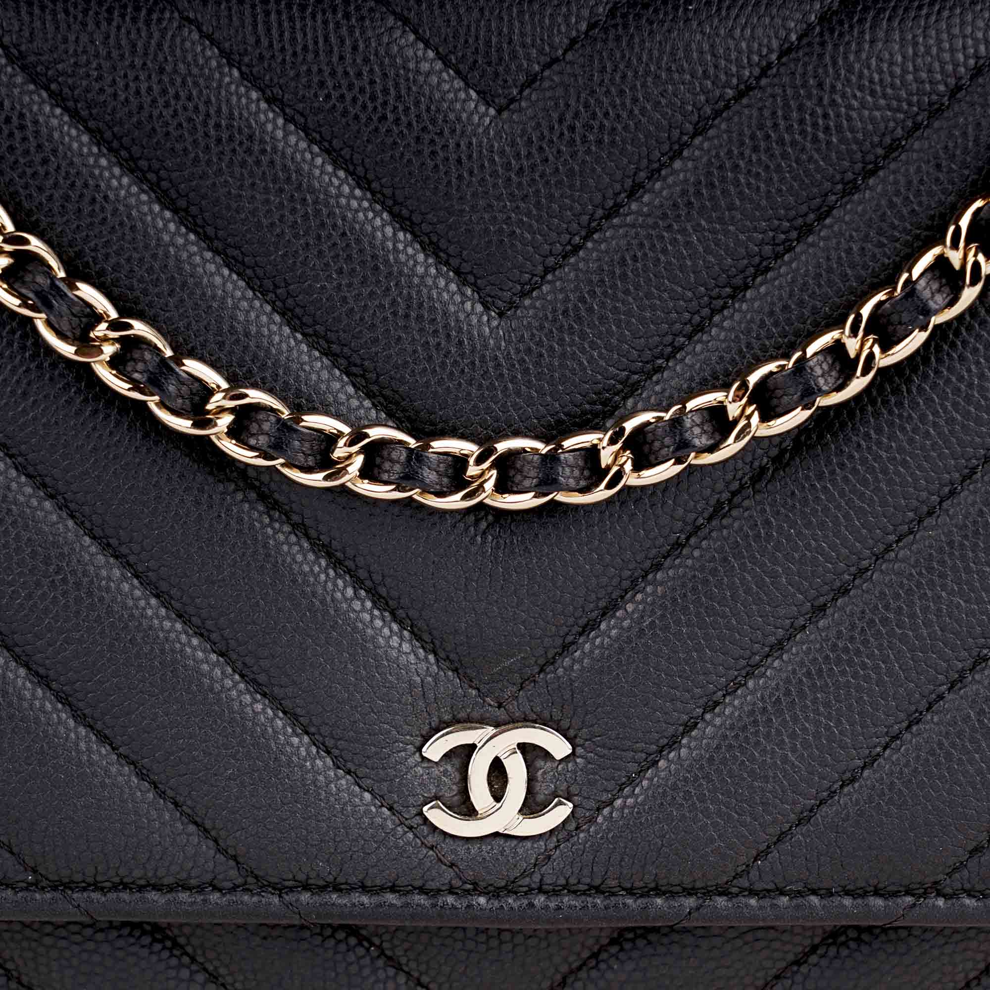 Chevron Wallet on Chain - CHANEL - Affordable Luxury image