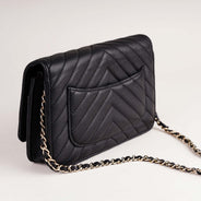 Chevron Wallet on Chain - CHANEL - Affordable Luxury thumbnail image