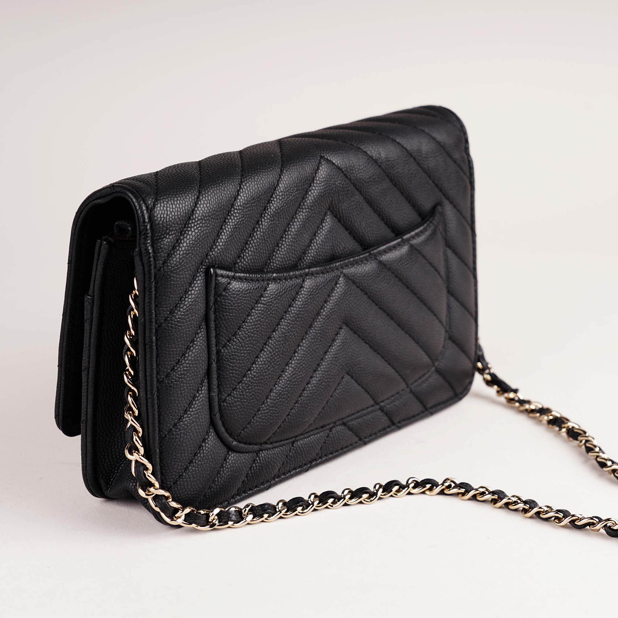 Chevron Wallet on Chain - CHANEL - Affordable Luxury image