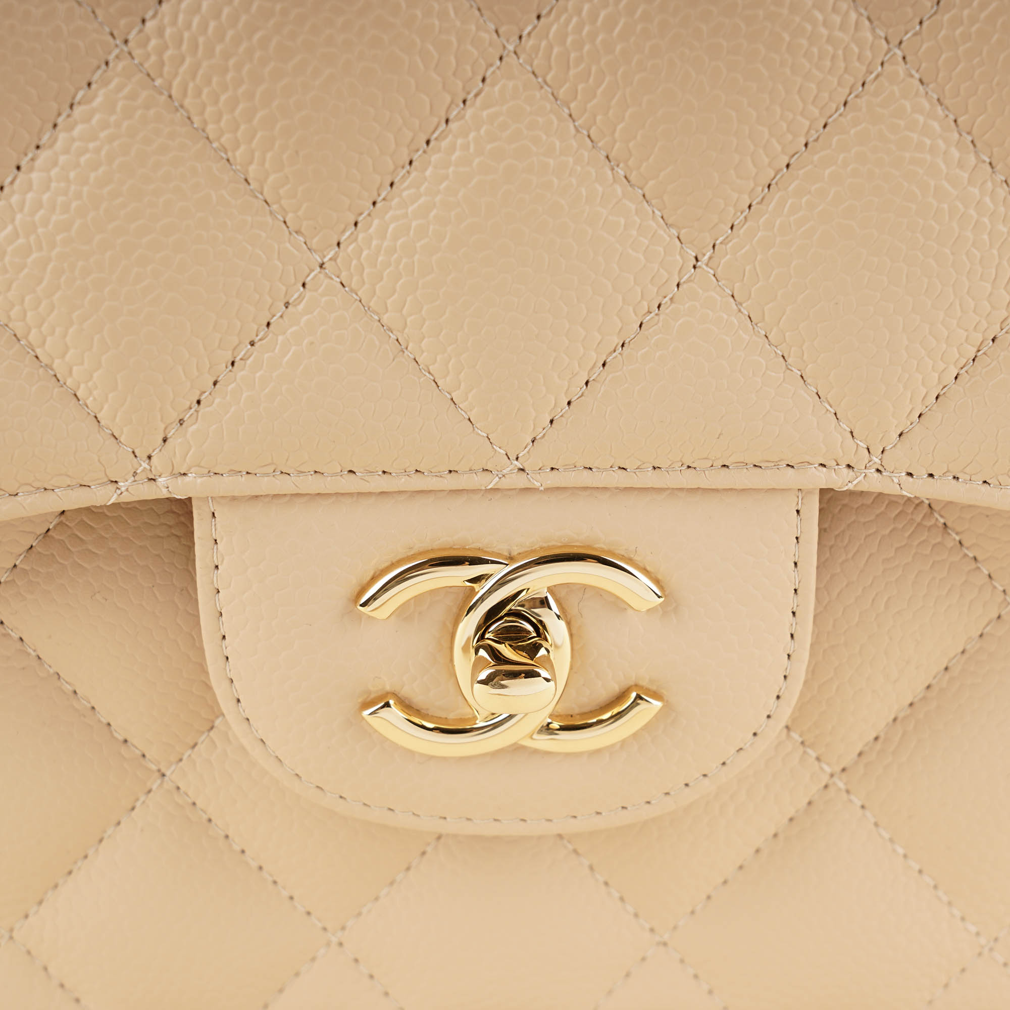 Classic Jumbo Double Flap - CHANEL - Affordable Luxury image