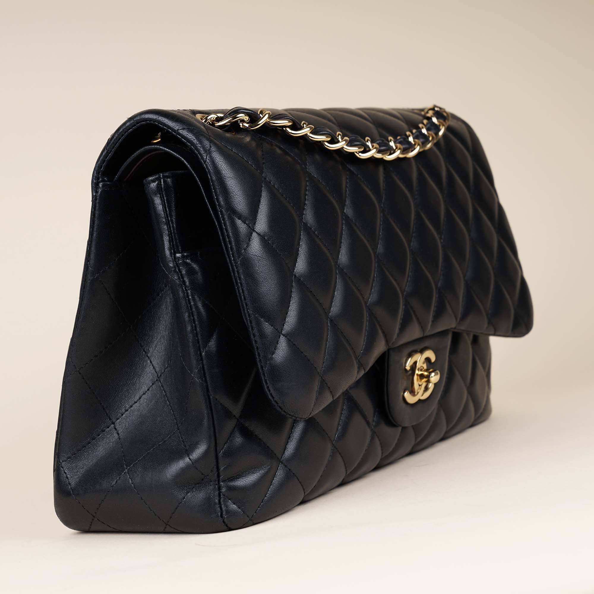 Classic Jumbo Double Flap Bag - CHANEL - Affordable Luxury image