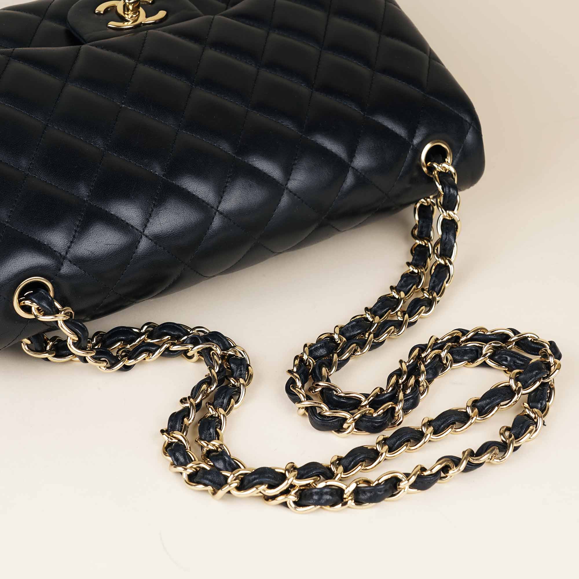 Classic Jumbo Double Flap Bag - CHANEL - Affordable Luxury image