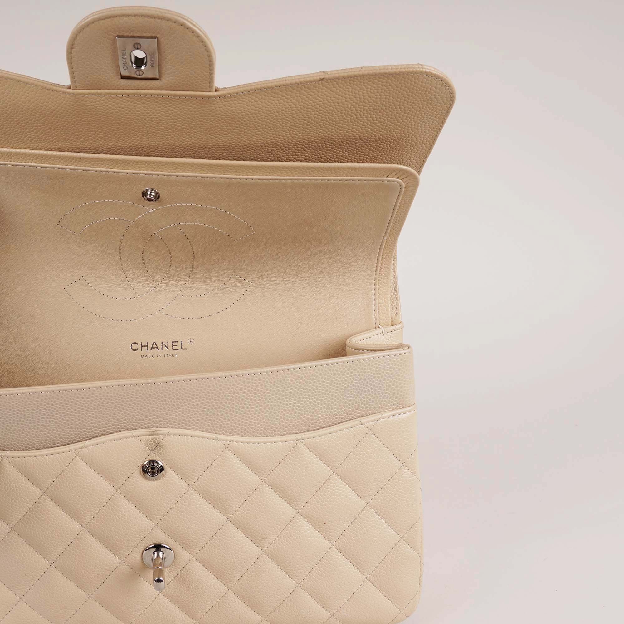 Classic Large/Jumbo Double Flap - CHANEL - Affordable Luxury image