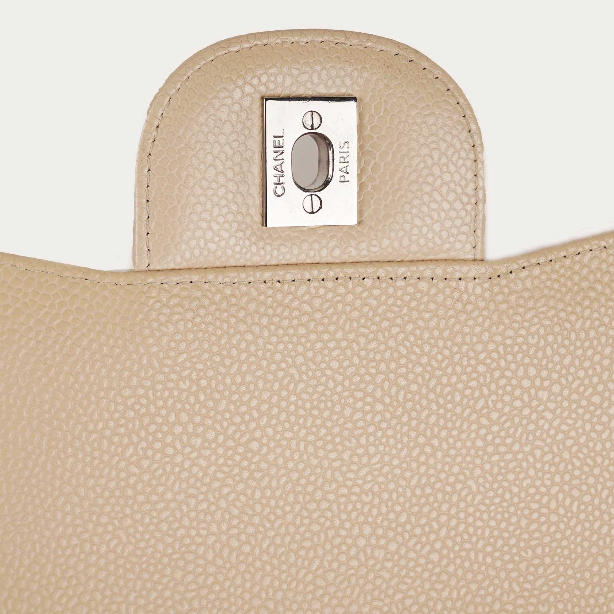 Classic Large/Jumbo Double Flap - CHANEL - Affordable Luxury image