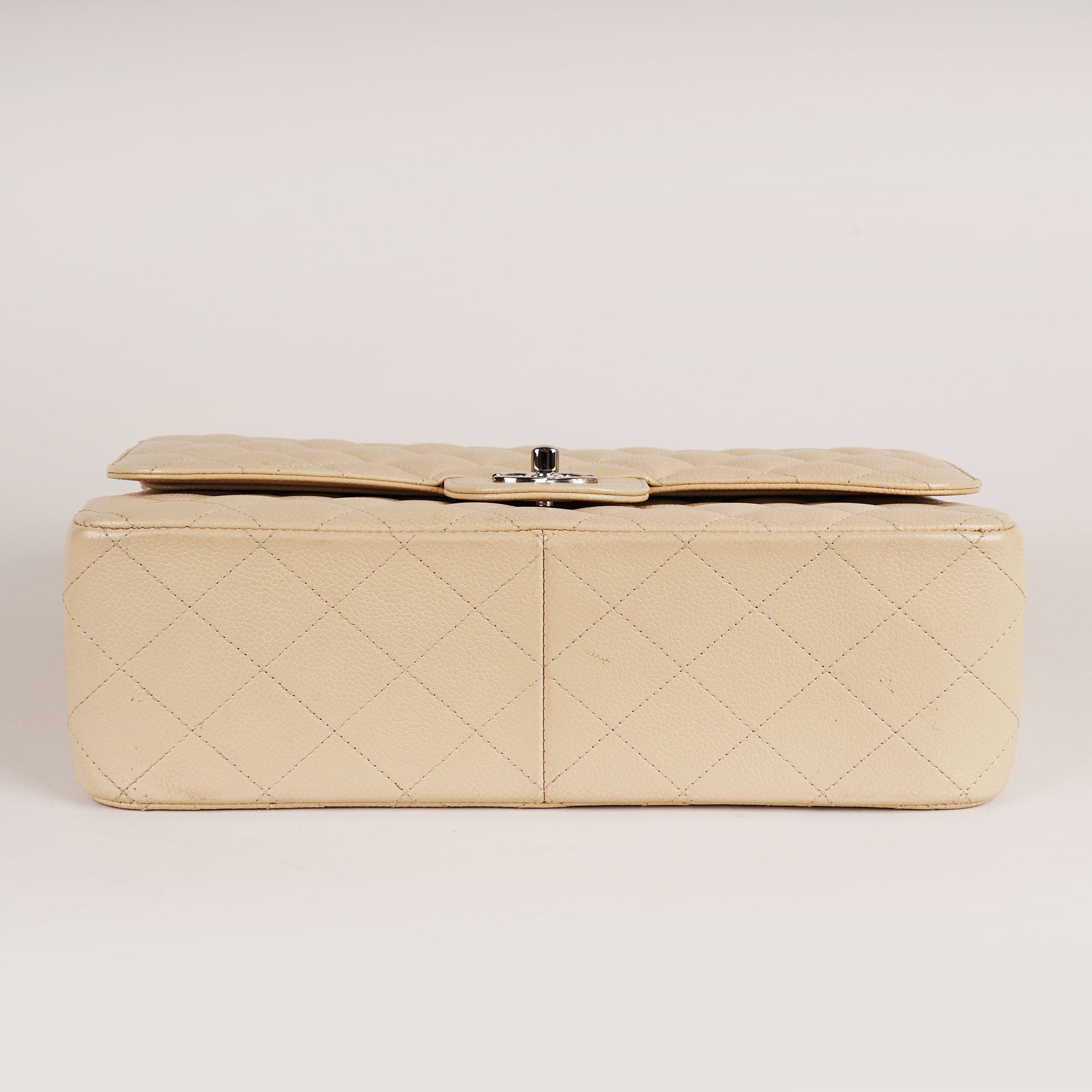 Classic Large/Jumbo Double Flap - CHANEL - Affordable Luxury image