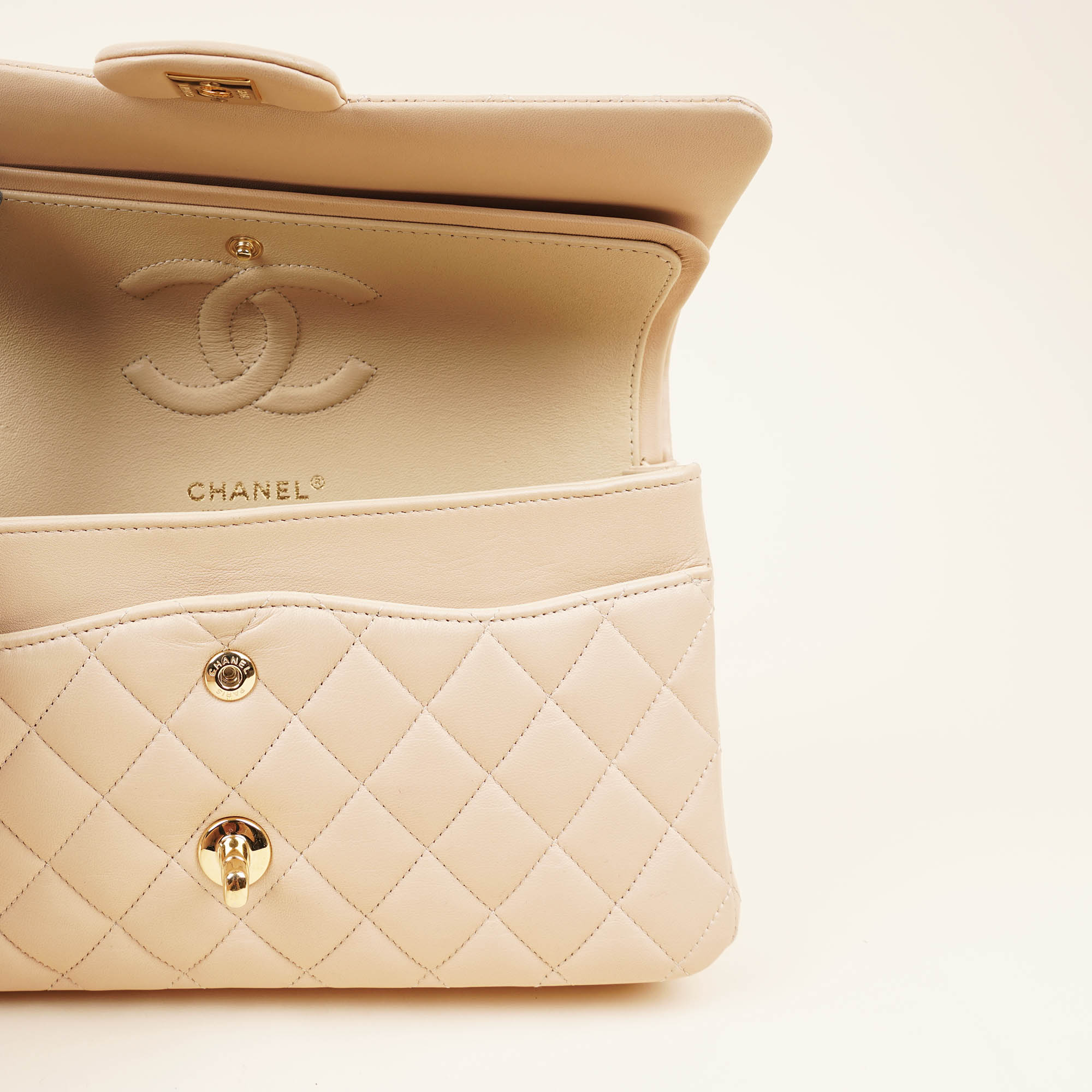 Classic Medium Double Flap - CHANEL - Affordable Luxury image