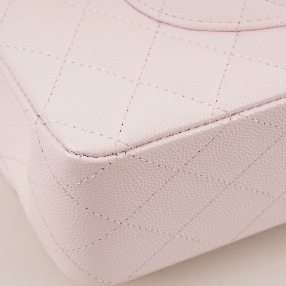 Classic Medium Double Flap Light Pink 2022 - CHANEL - Affordable Luxury image