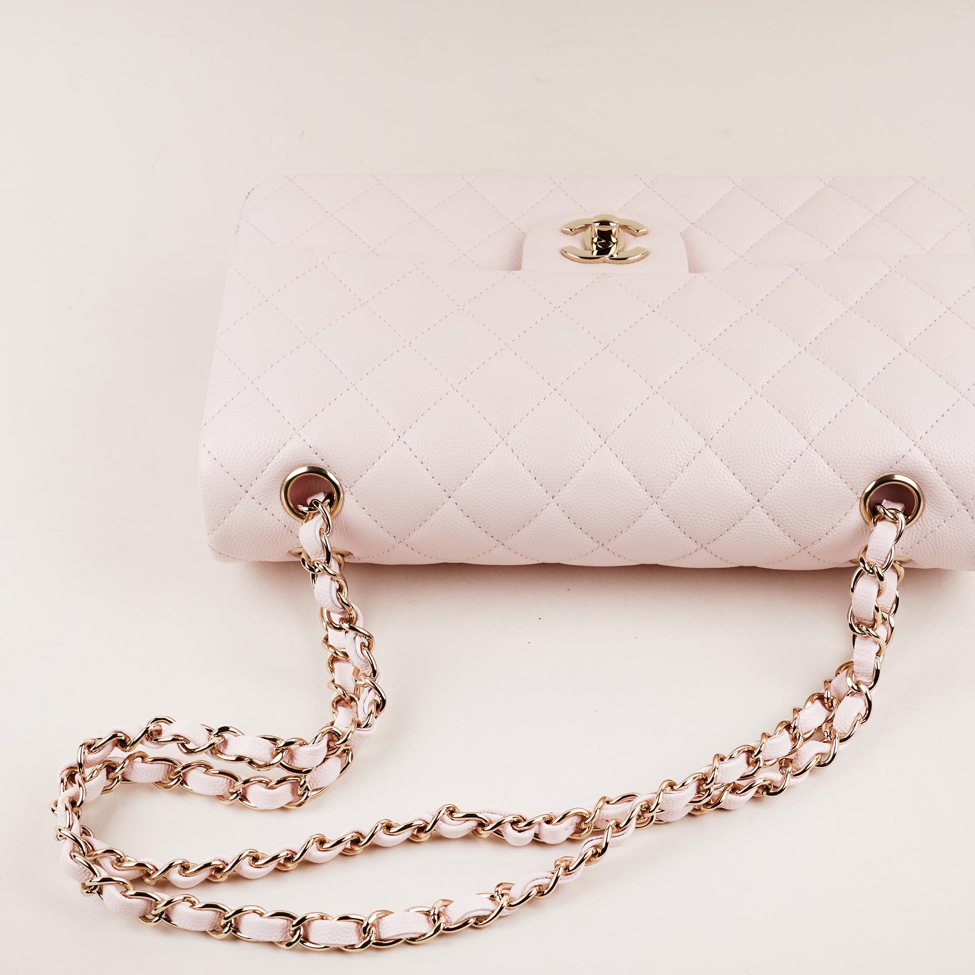 Classic Medium Double Flap Light Pink 2022 - CHANEL - Affordable Luxury image