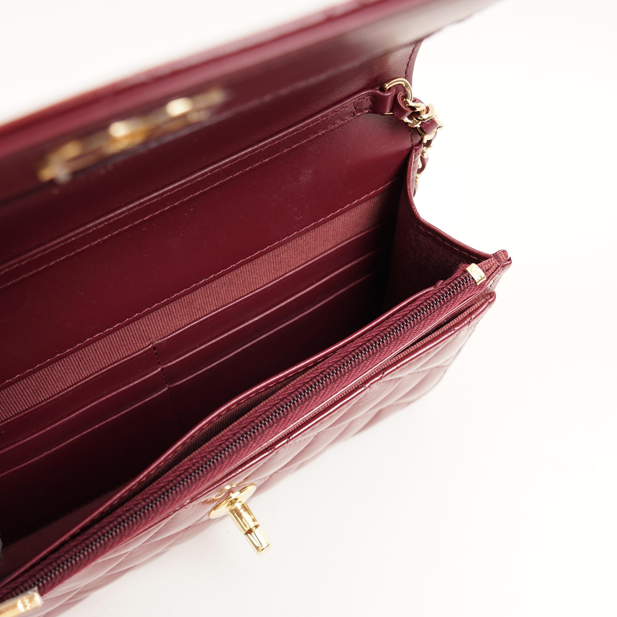 Classic Wallet on Chain - CHANEL - Affordable Luxury image