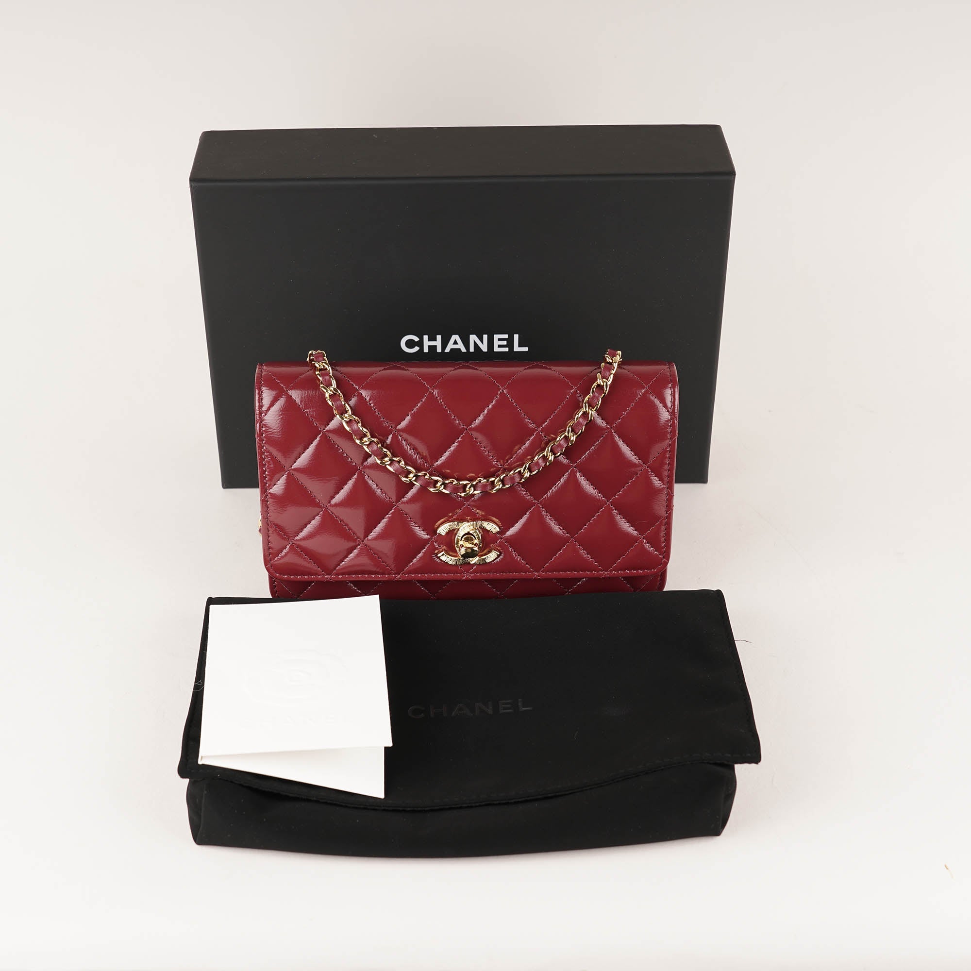 Classic Wallet on Chain - CHANEL - Affordable Luxury image