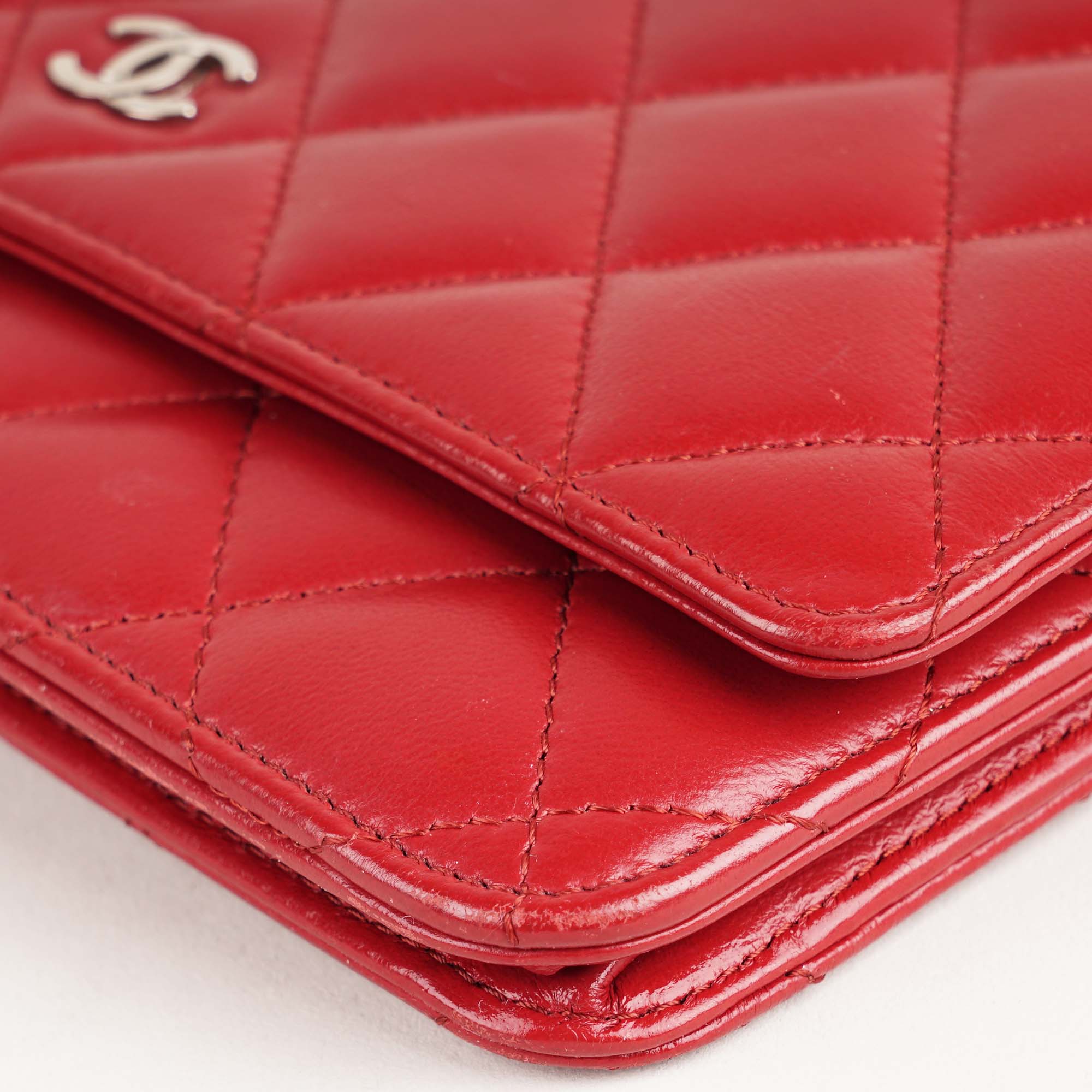 Classic Wallet on Chain - CHANEL - Affordable Luxury image
