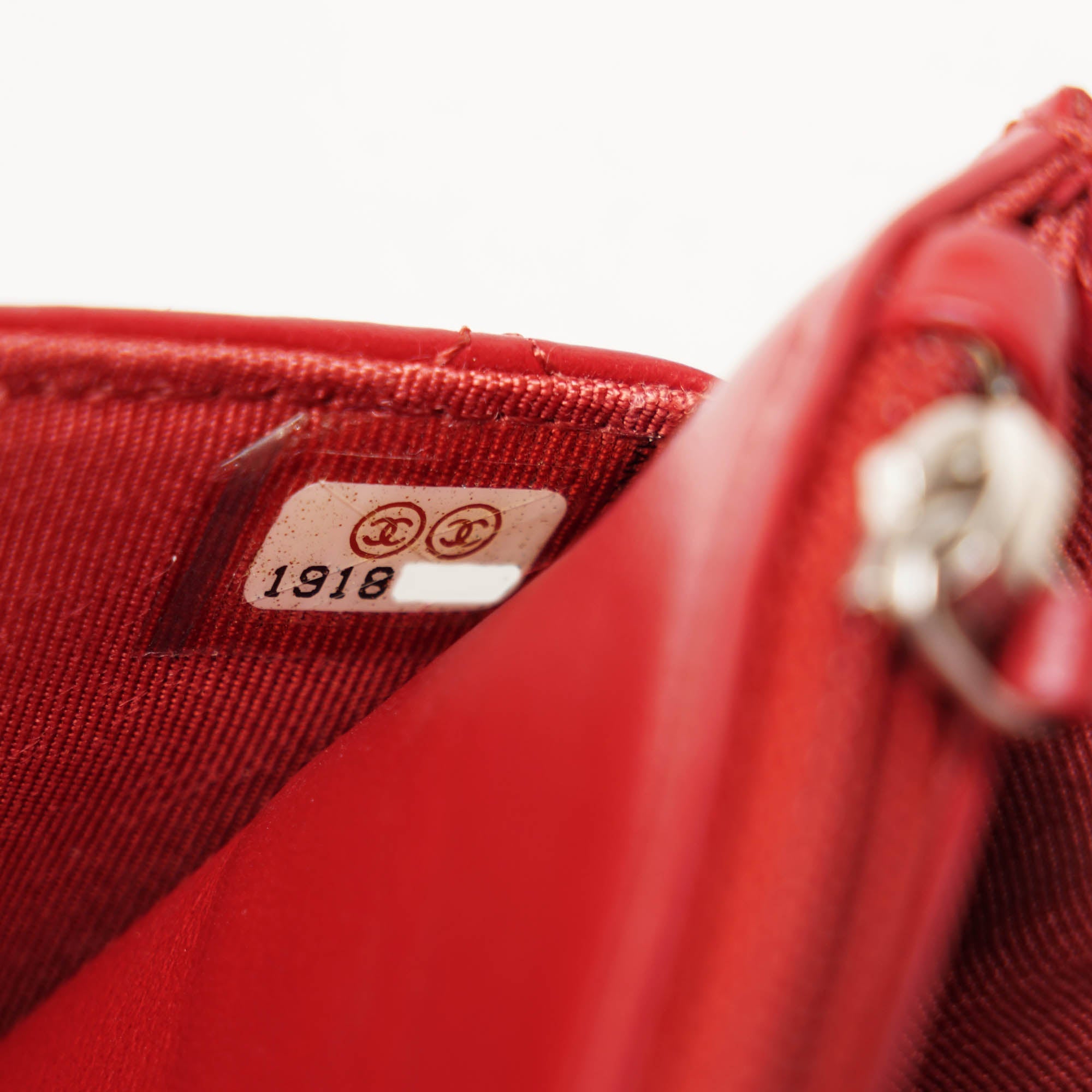 Classic Wallet on Chain - CHANEL - Affordable Luxury image