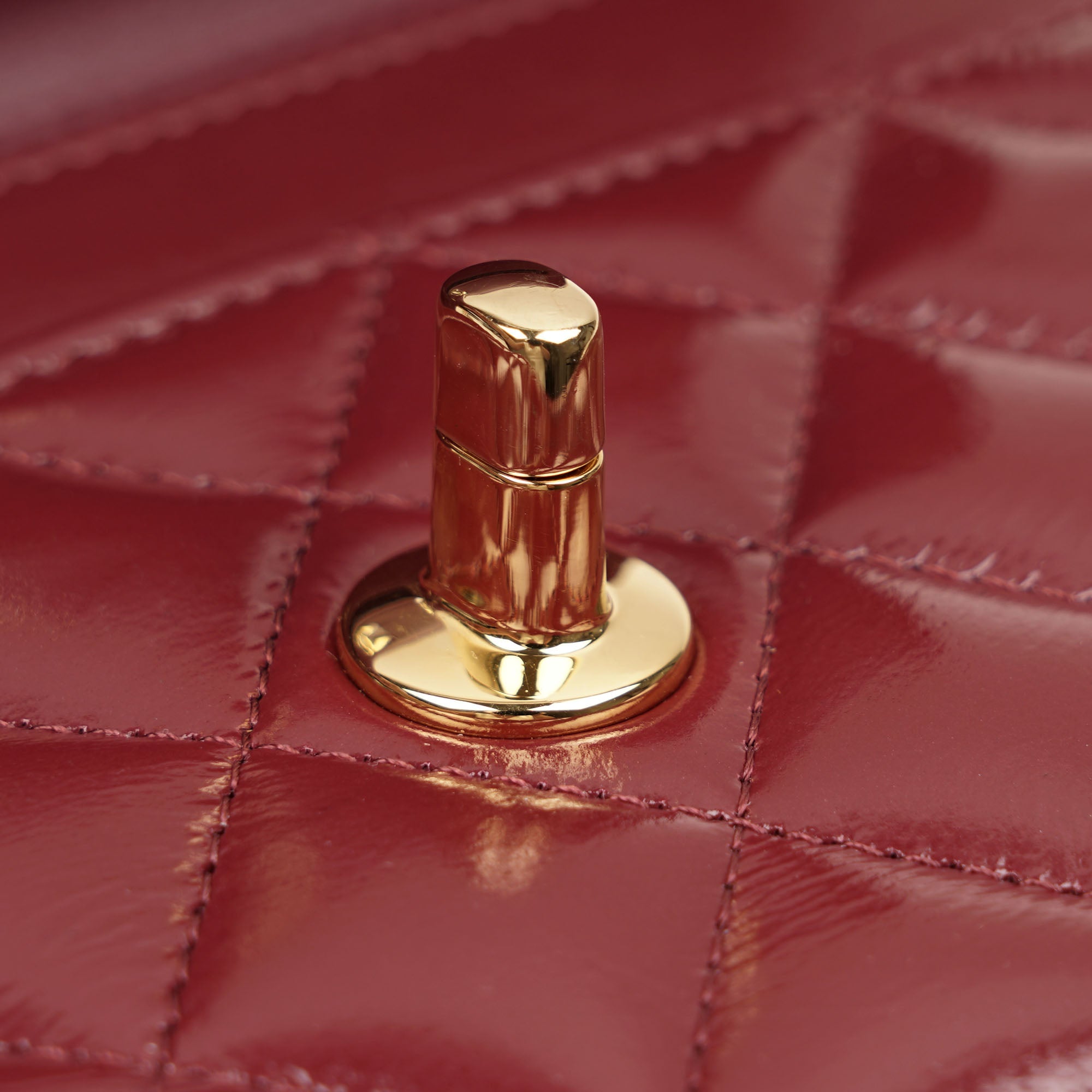Classic Wallet on Chain - CHANEL - Affordable Luxury image