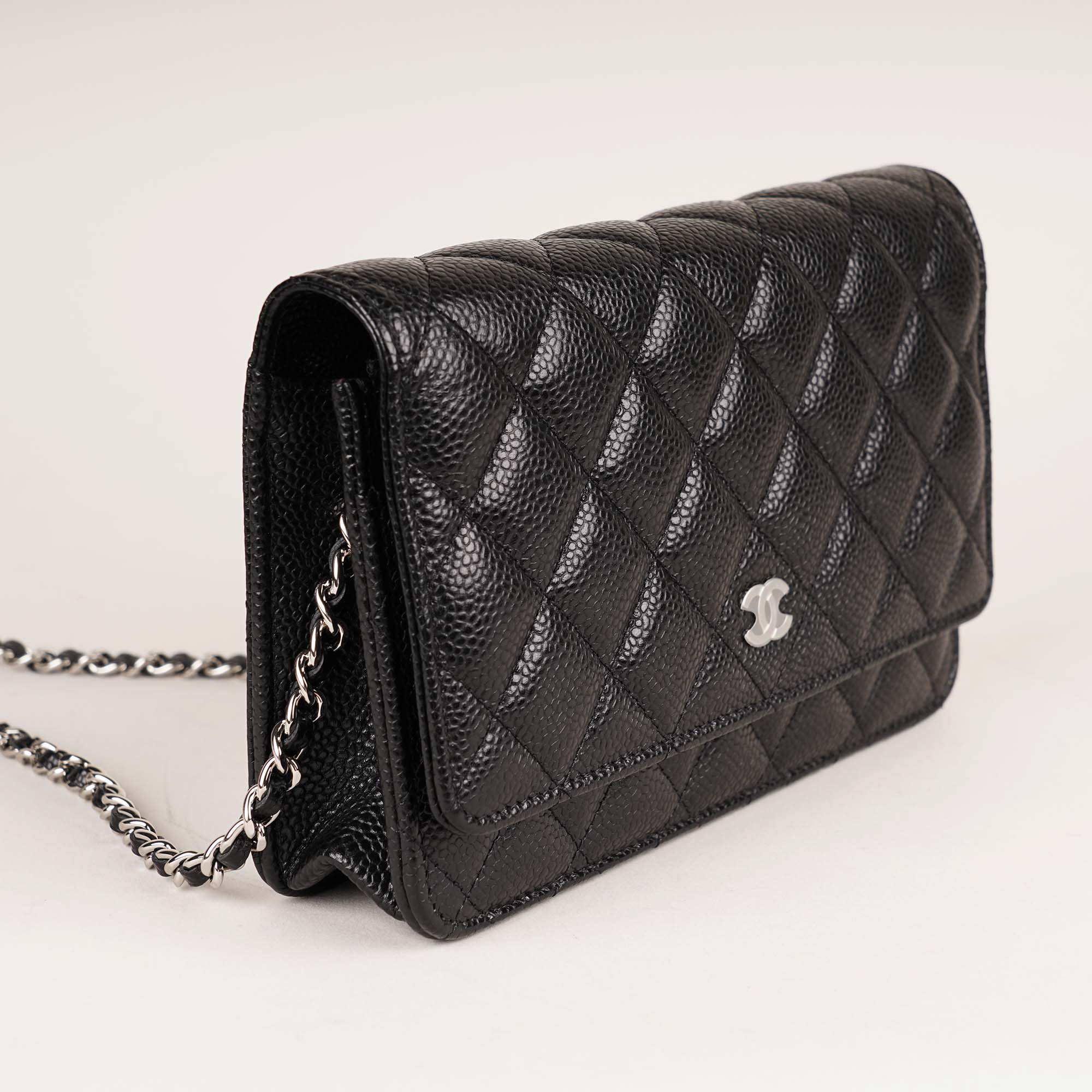 Classic Wallet on Chain - CHANEL - Affordable Luxury image