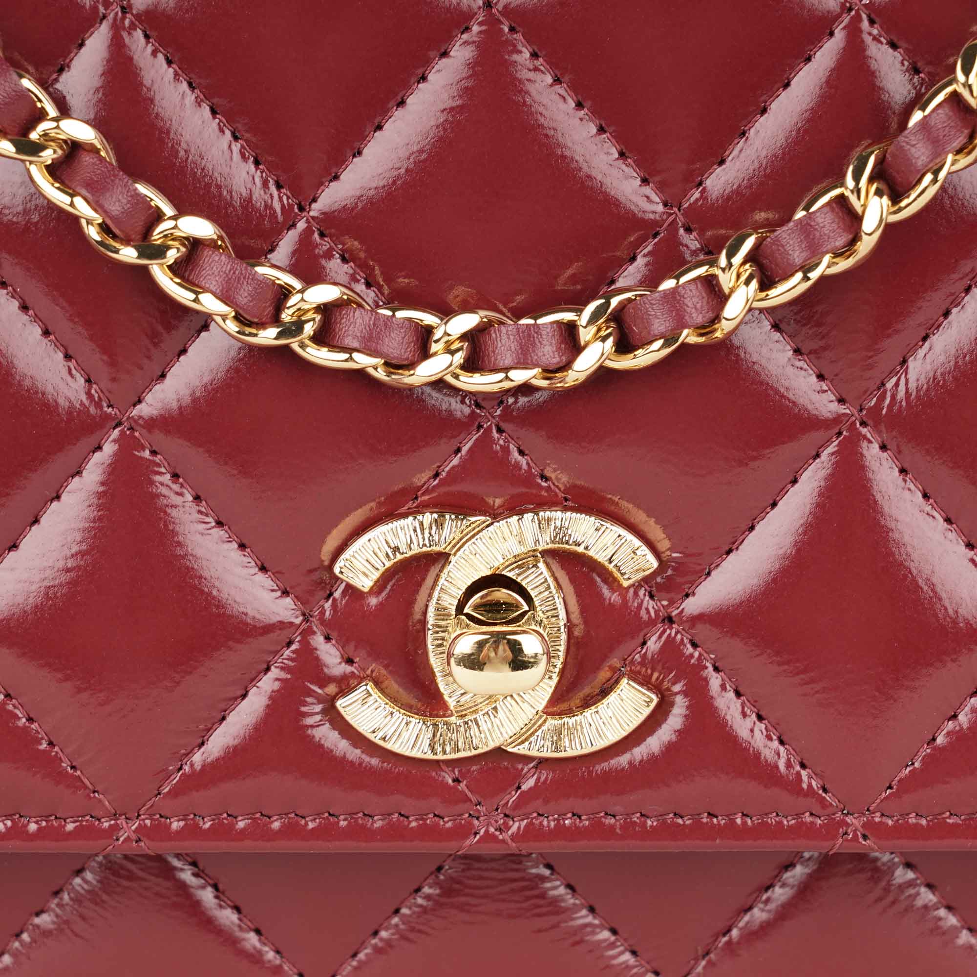 Classic Wallet on Chain - CHANEL - Affordable Luxury image