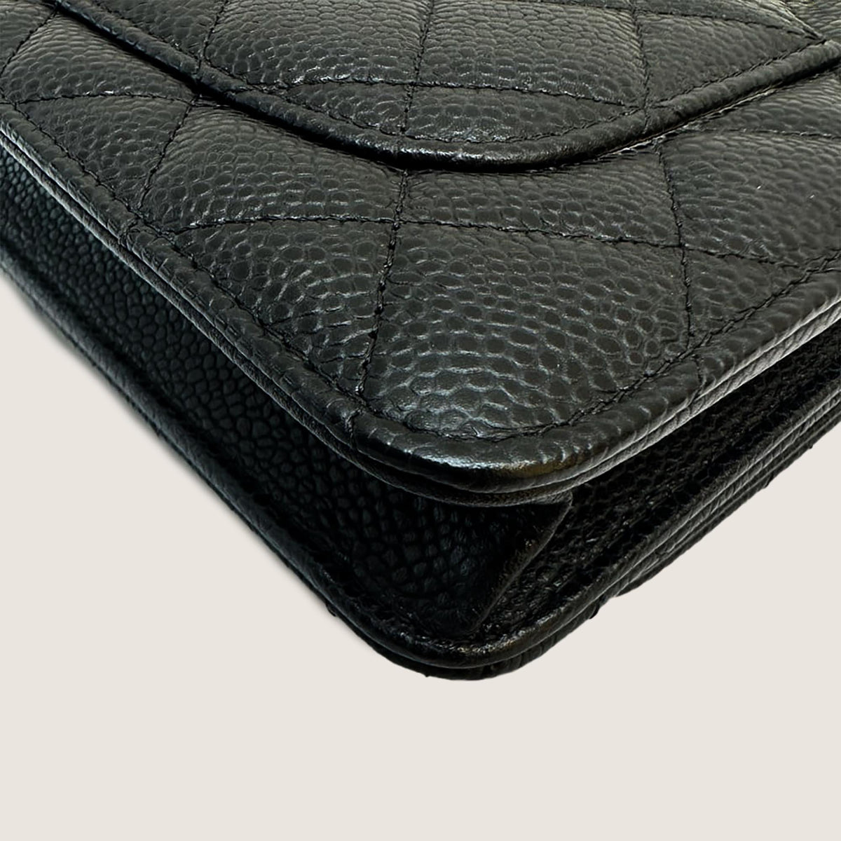 Classic Wallet on Chain - CHANEL - Affordable Luxury image