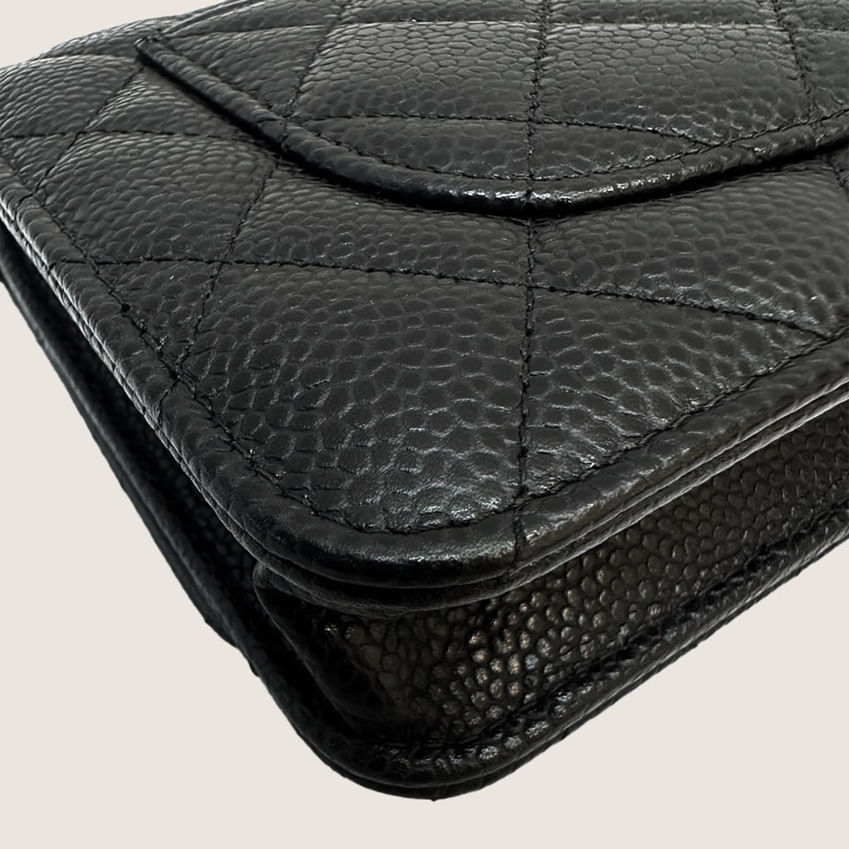 Classic Wallet on Chain - CHANEL - Affordable Luxury image