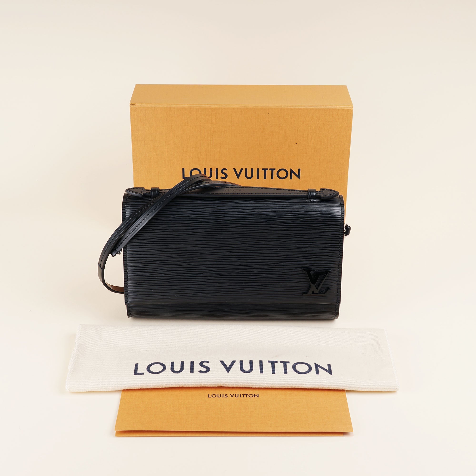 Cléry Pochette Bag - LOUIS VUITTON - Affordable Luxury image