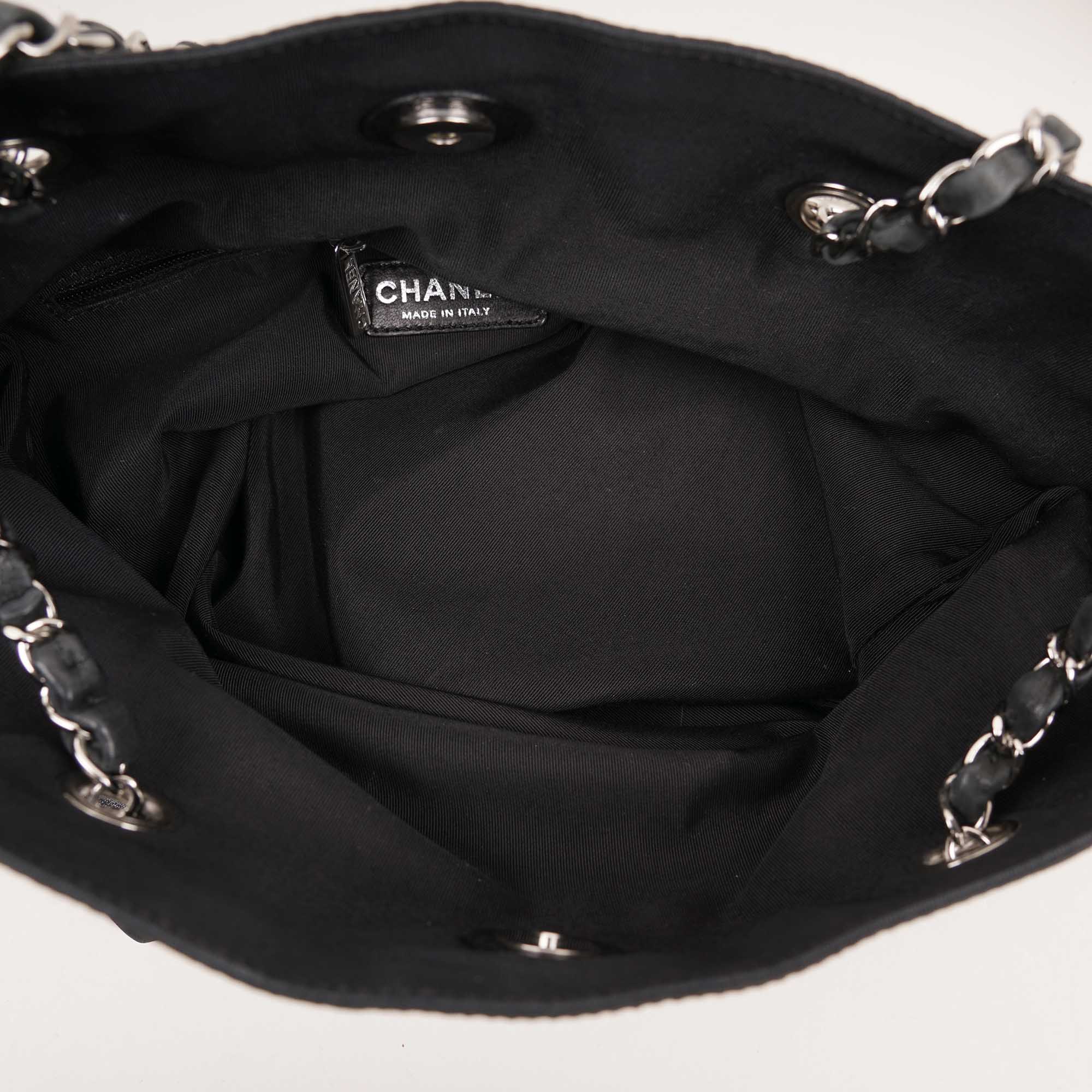 Cloth Bag - CHANEL - Affordable Luxury image