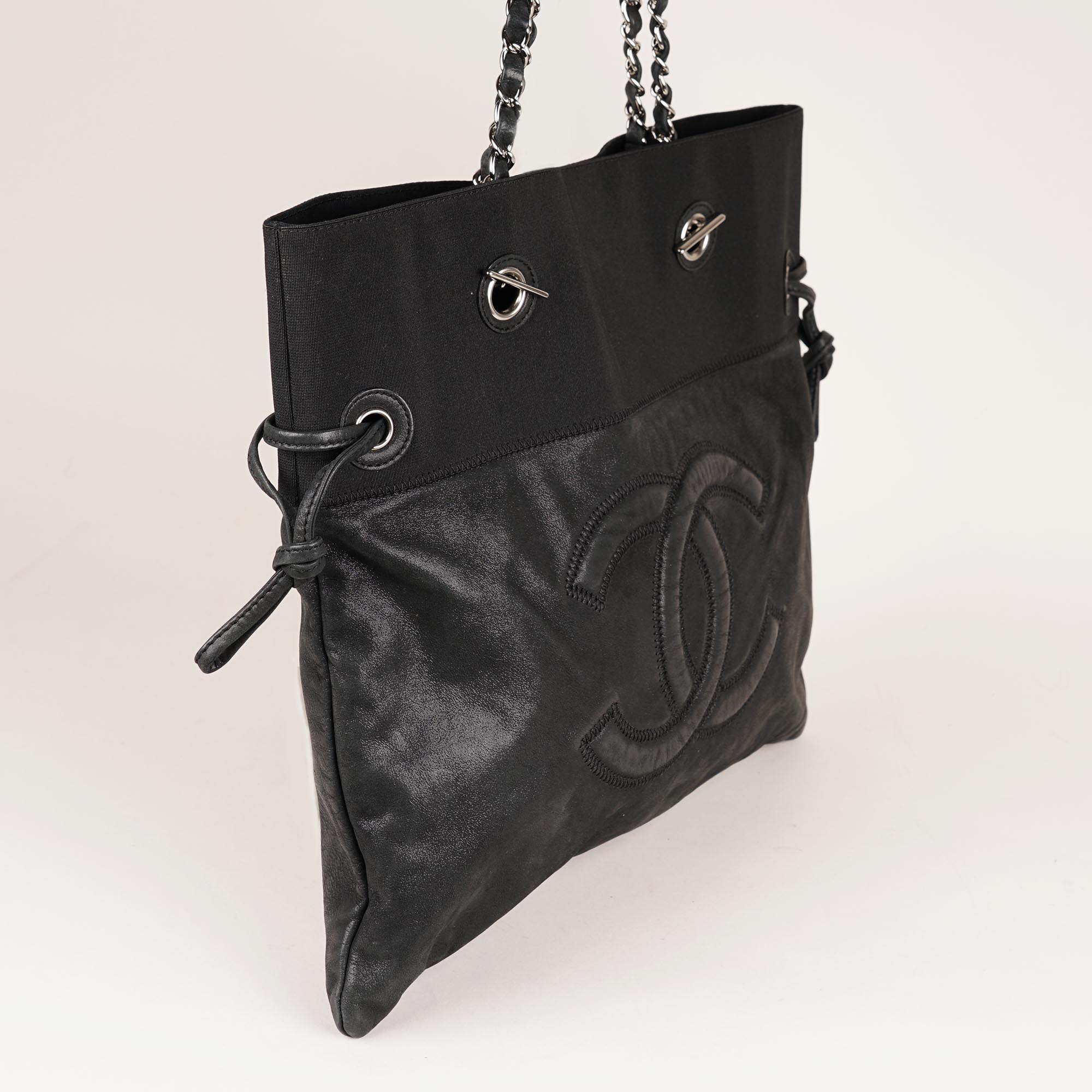Cloth Bag - CHANEL - Affordable Luxury image