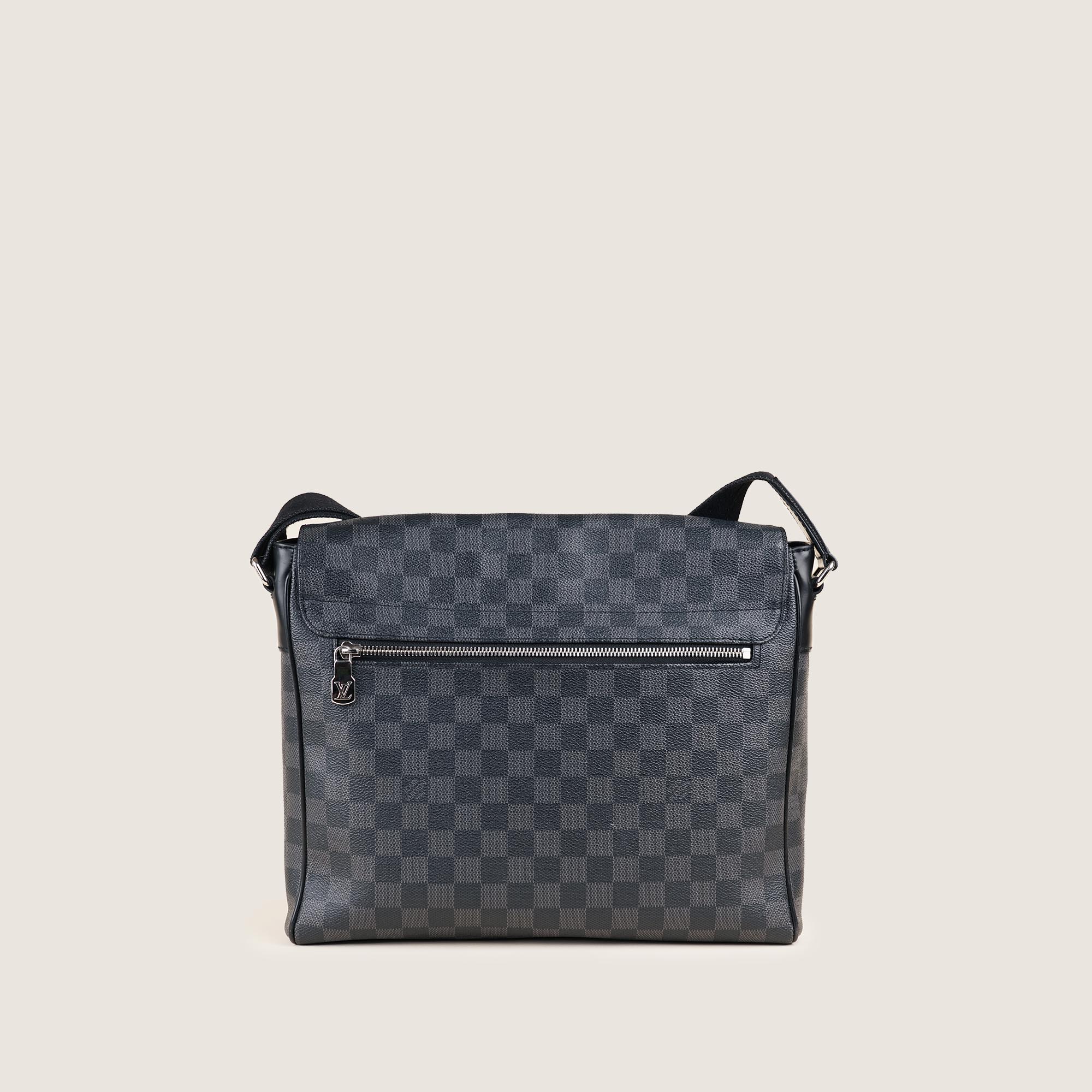 District GM Messenger Bag - LOUIS VUITTON - Affordable Luxury