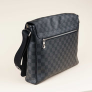 District GM Messenger Bag - LOUIS VUITTON - Affordable Luxury thumbnail image