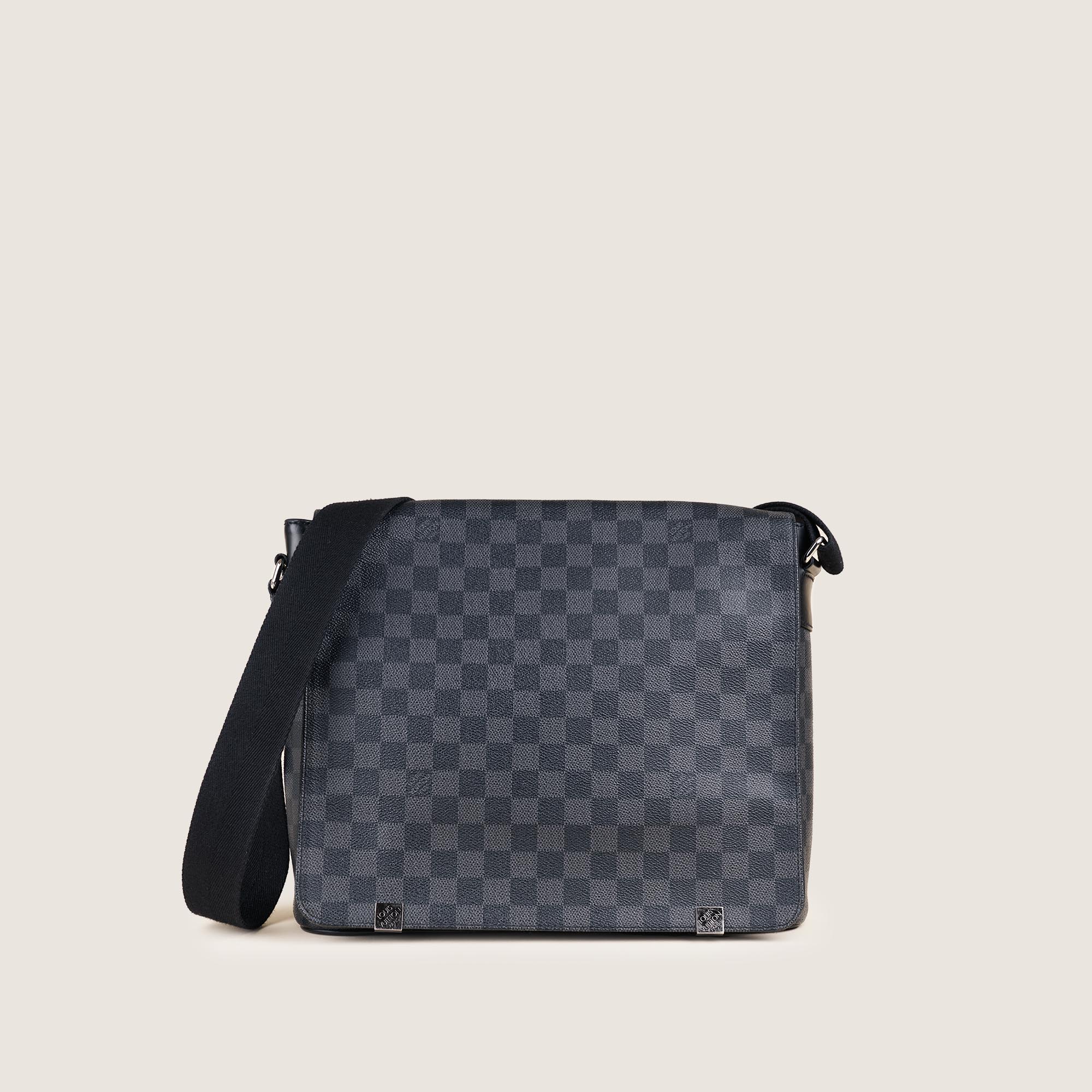 District GM Messenger Bag - LOUIS VUITTON - Affordable Luxury