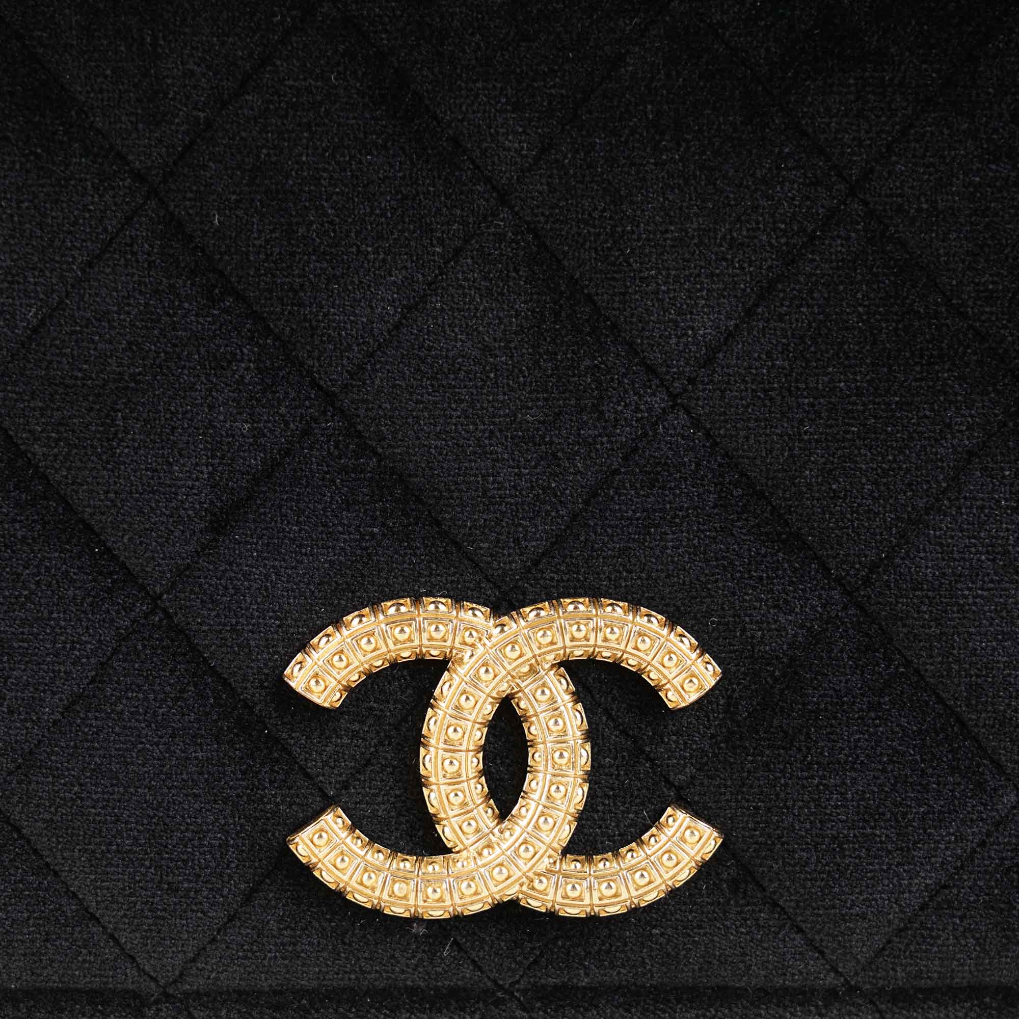 East West Full Flap - CHANEL - Affordable Luxury image