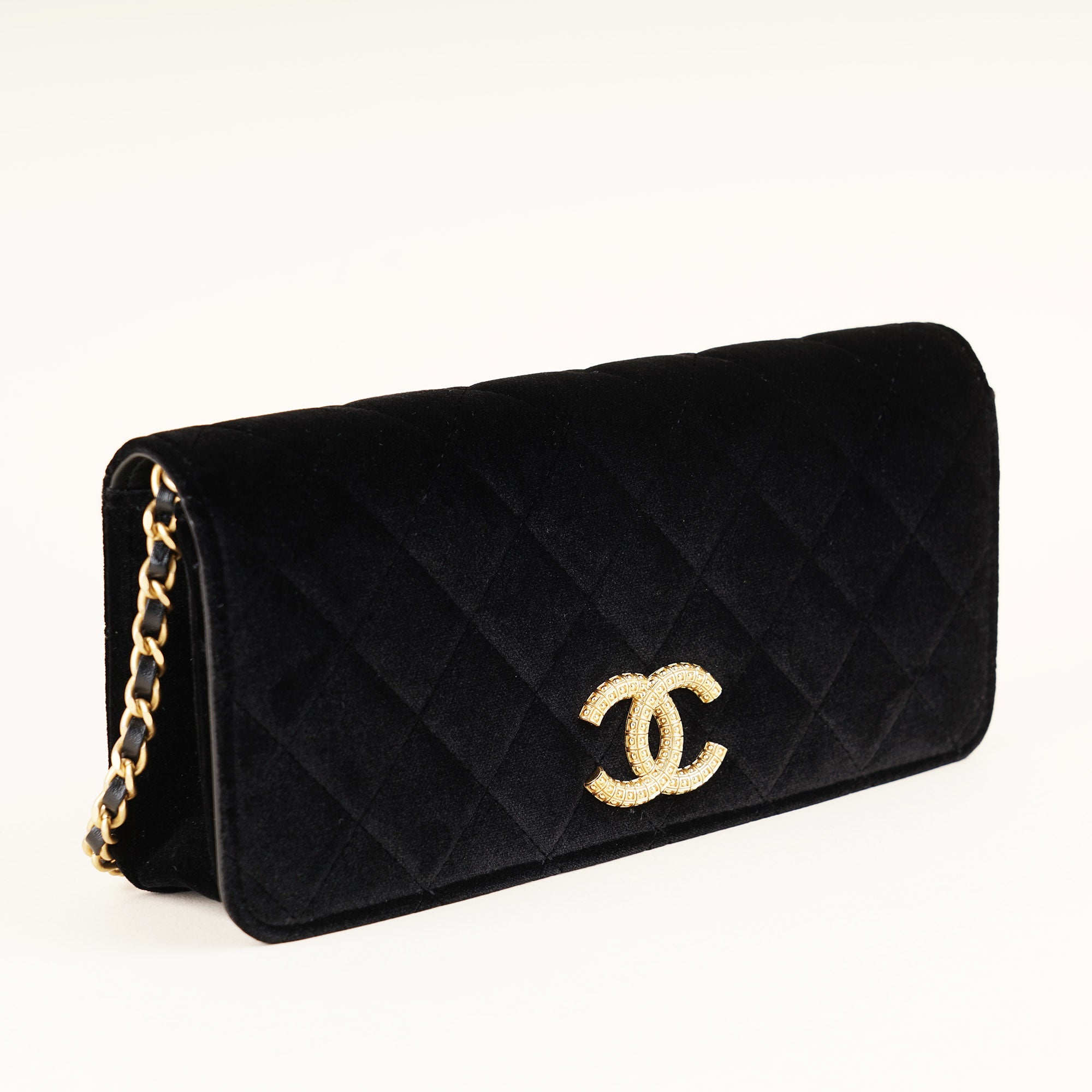 East West Full Flap - CHANEL - Affordable Luxury image