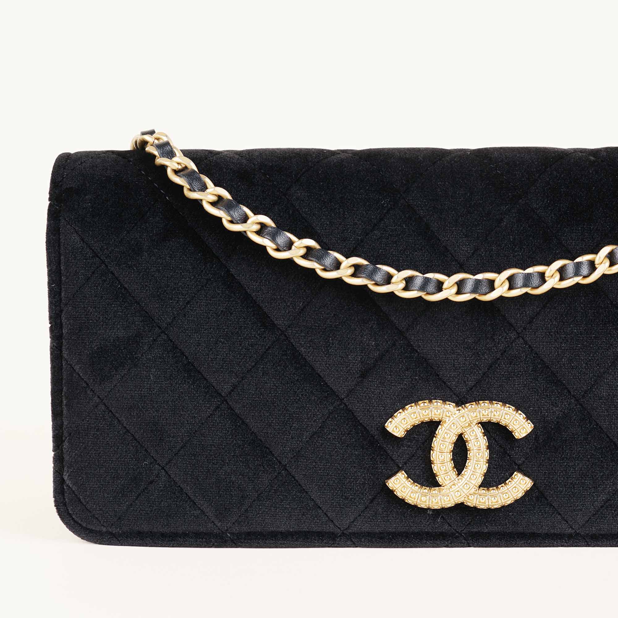 East West Full Flap - CHANEL - Affordable Luxury image