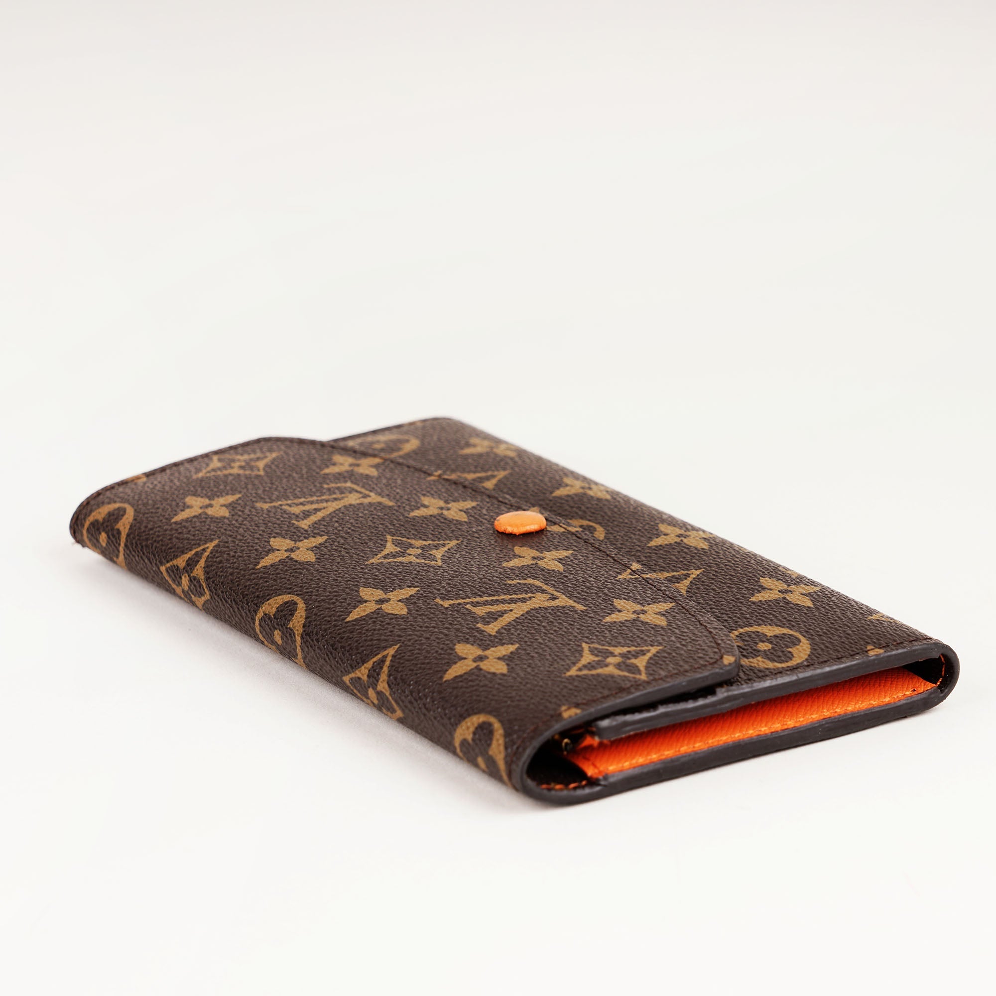 Emelie Wallet - LOUIS VUITTON - Affordable Luxury image