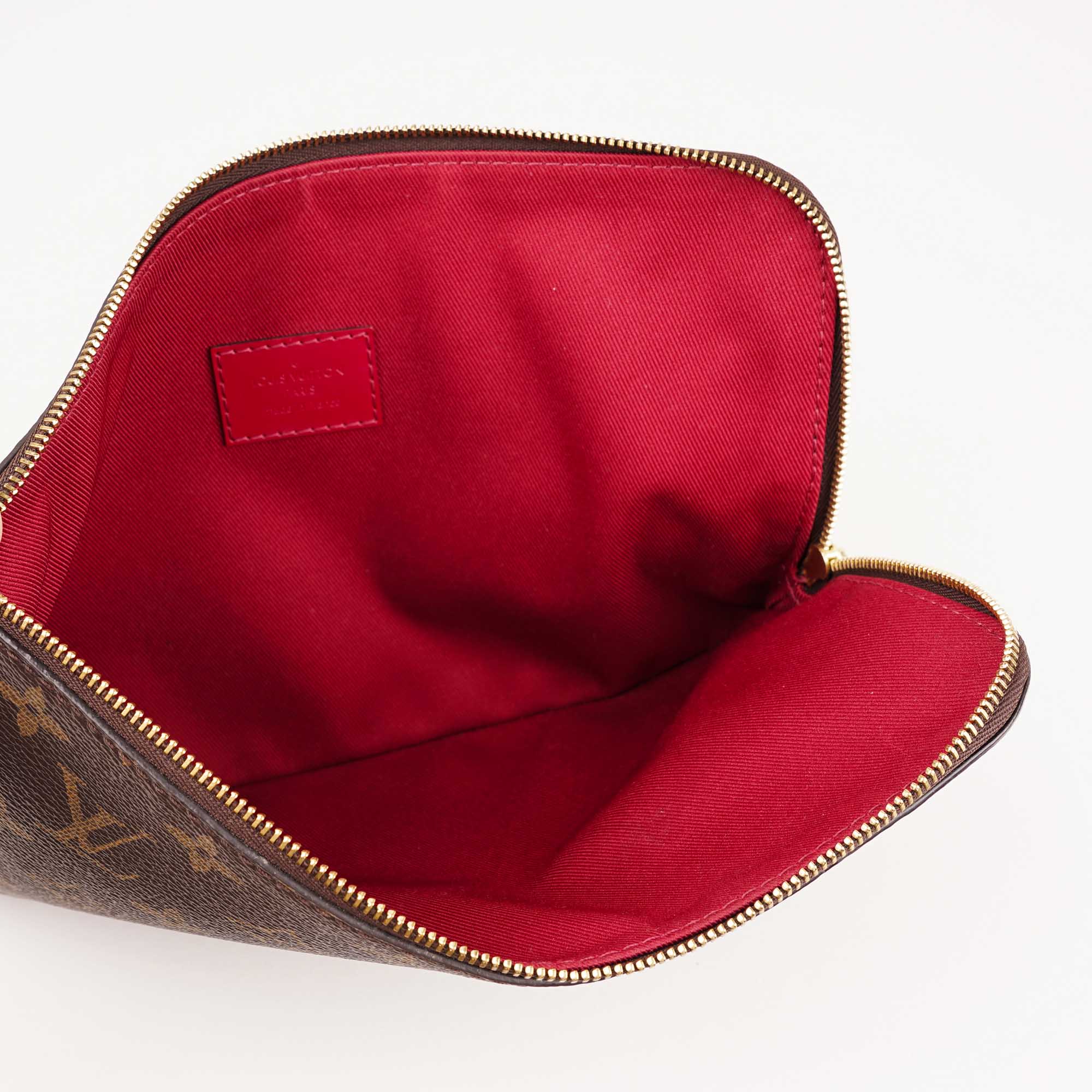 Etui Voyage PM - LOUIS VUITTON - Affordable Luxury image