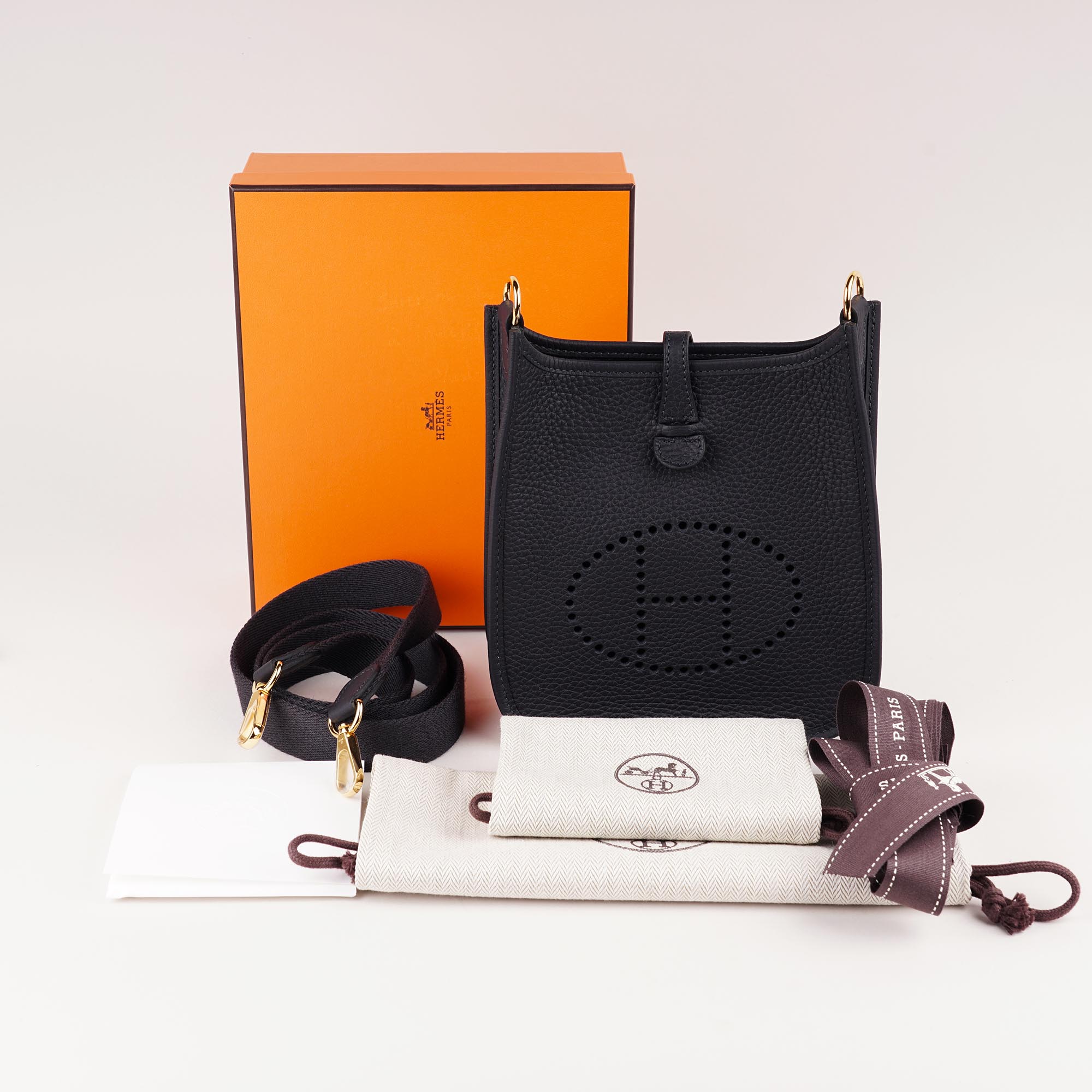 Evelyne 16 Amazone Shoulder Bag - HERMÈS - Affordable Luxury image