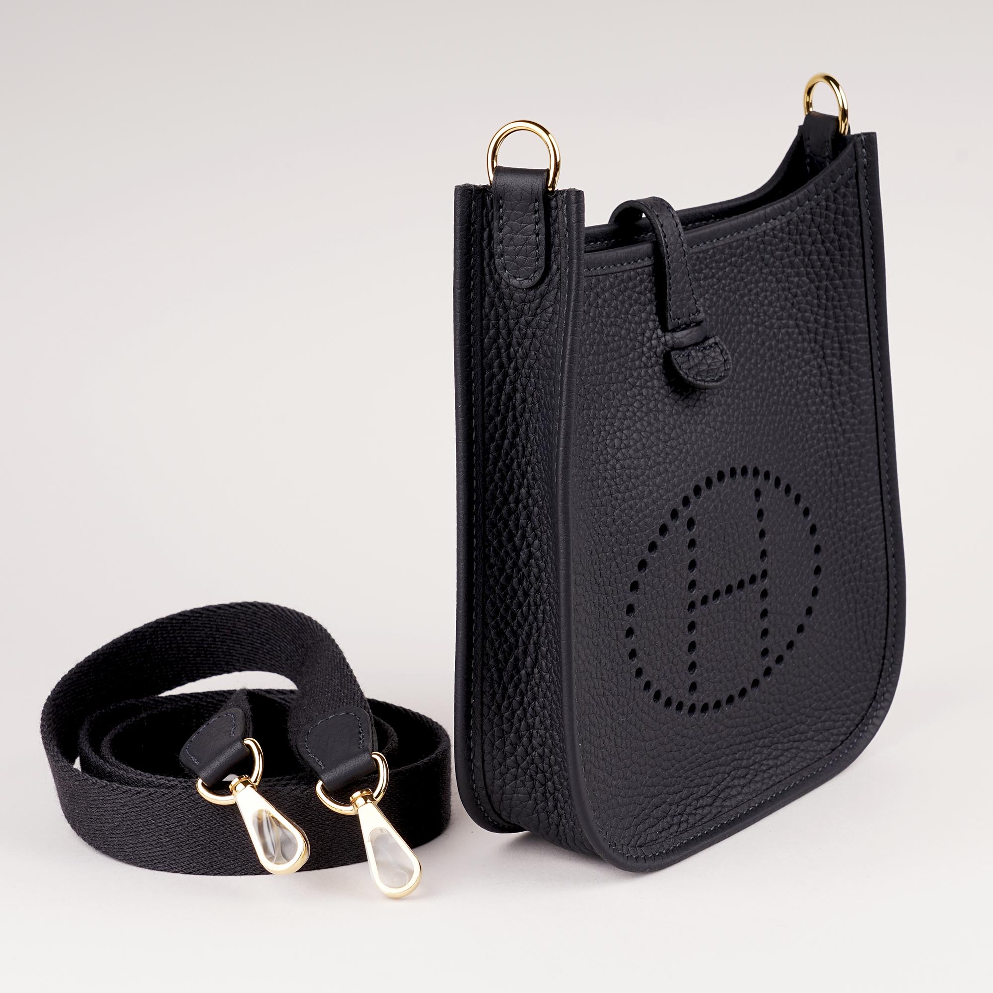 Evelyne 16 Amazone Shoulder Bag - HERMÈS - Affordable Luxury image