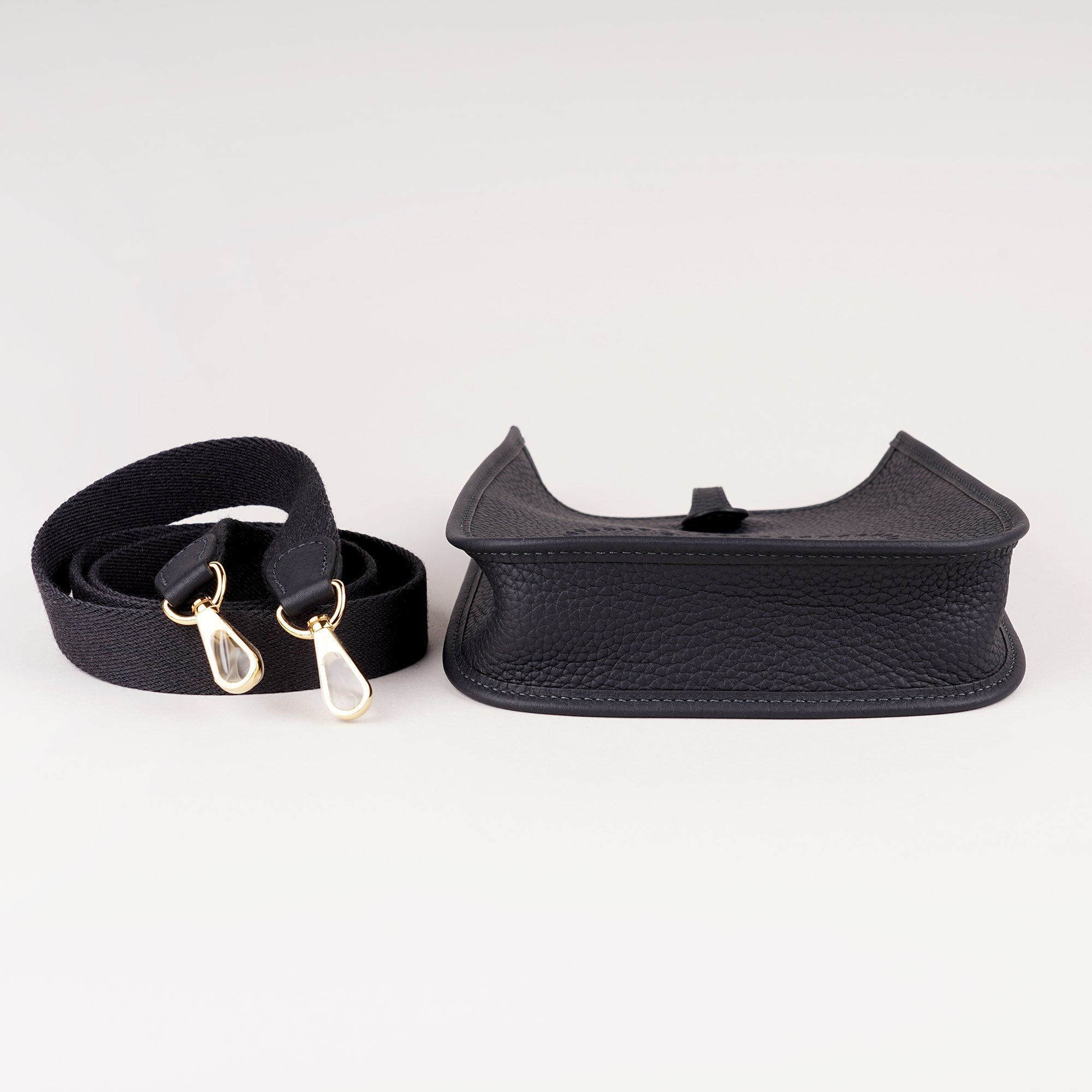 Evelyne 16 Amazone Shoulder Bag - HERMÈS - Affordable Luxury image