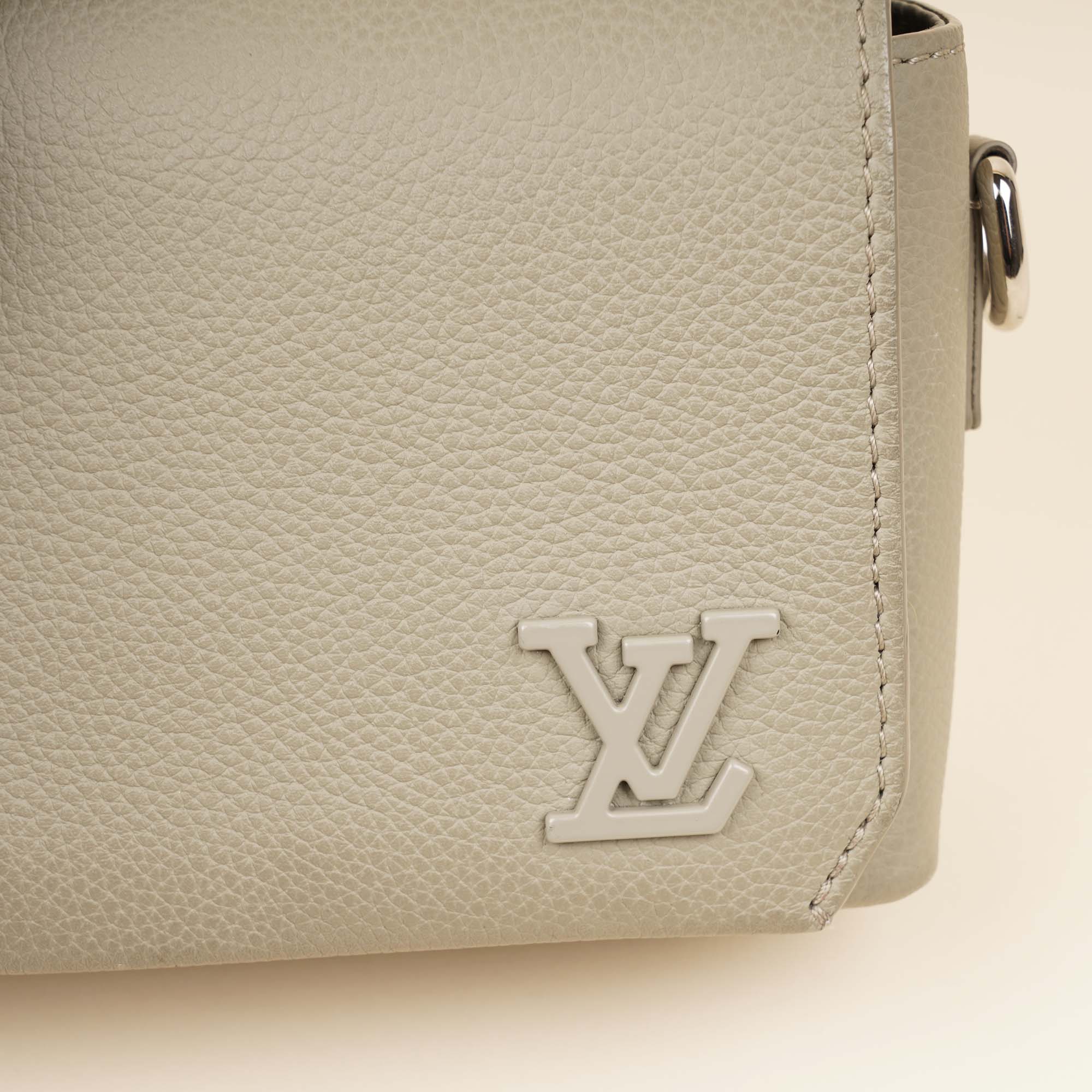 Fastline Wearable Wallet - LOUIS VUITTON - Affordable Luxury image