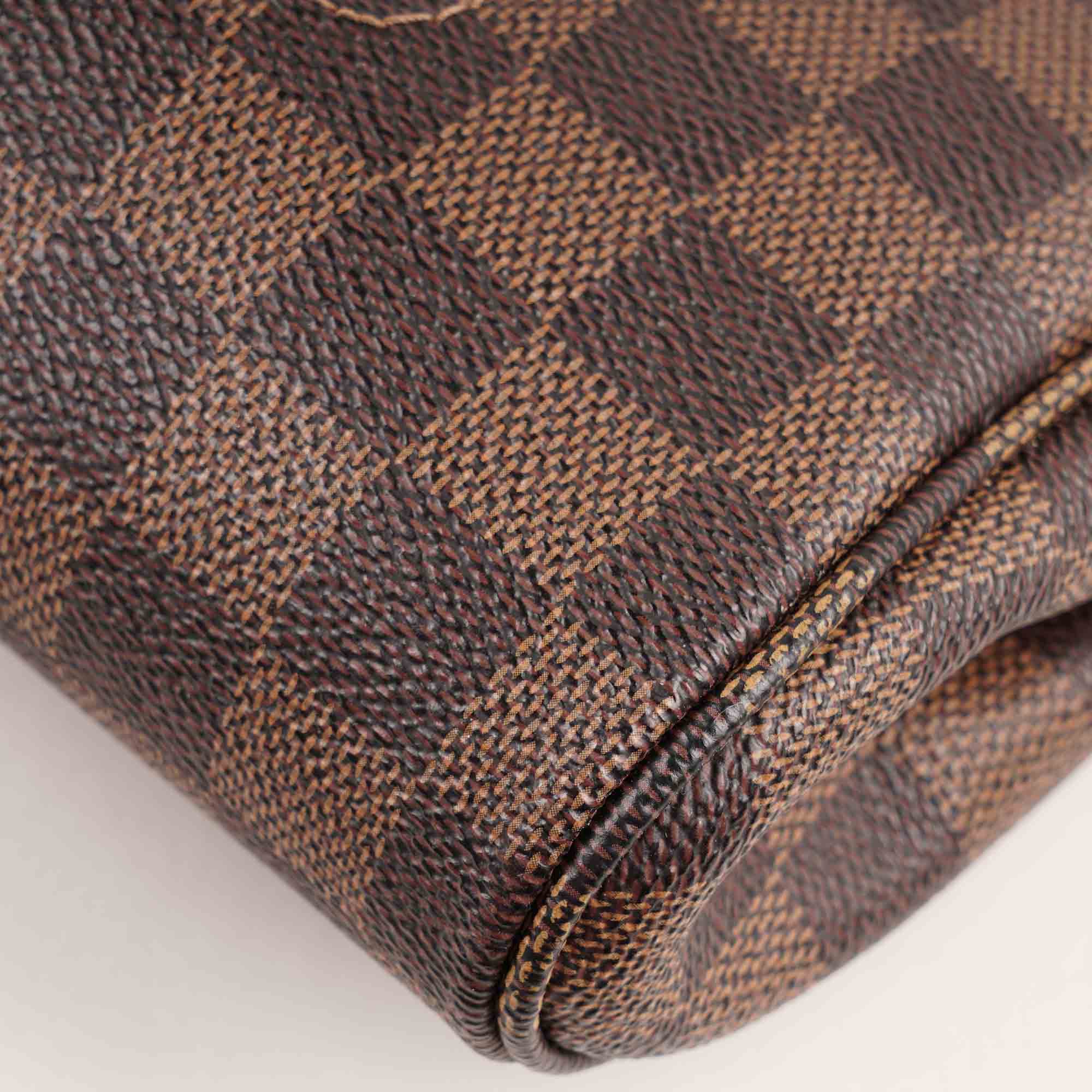 Favorite MM Crossbody Bag - LOUIS VUITTON - Affordable Luxury image