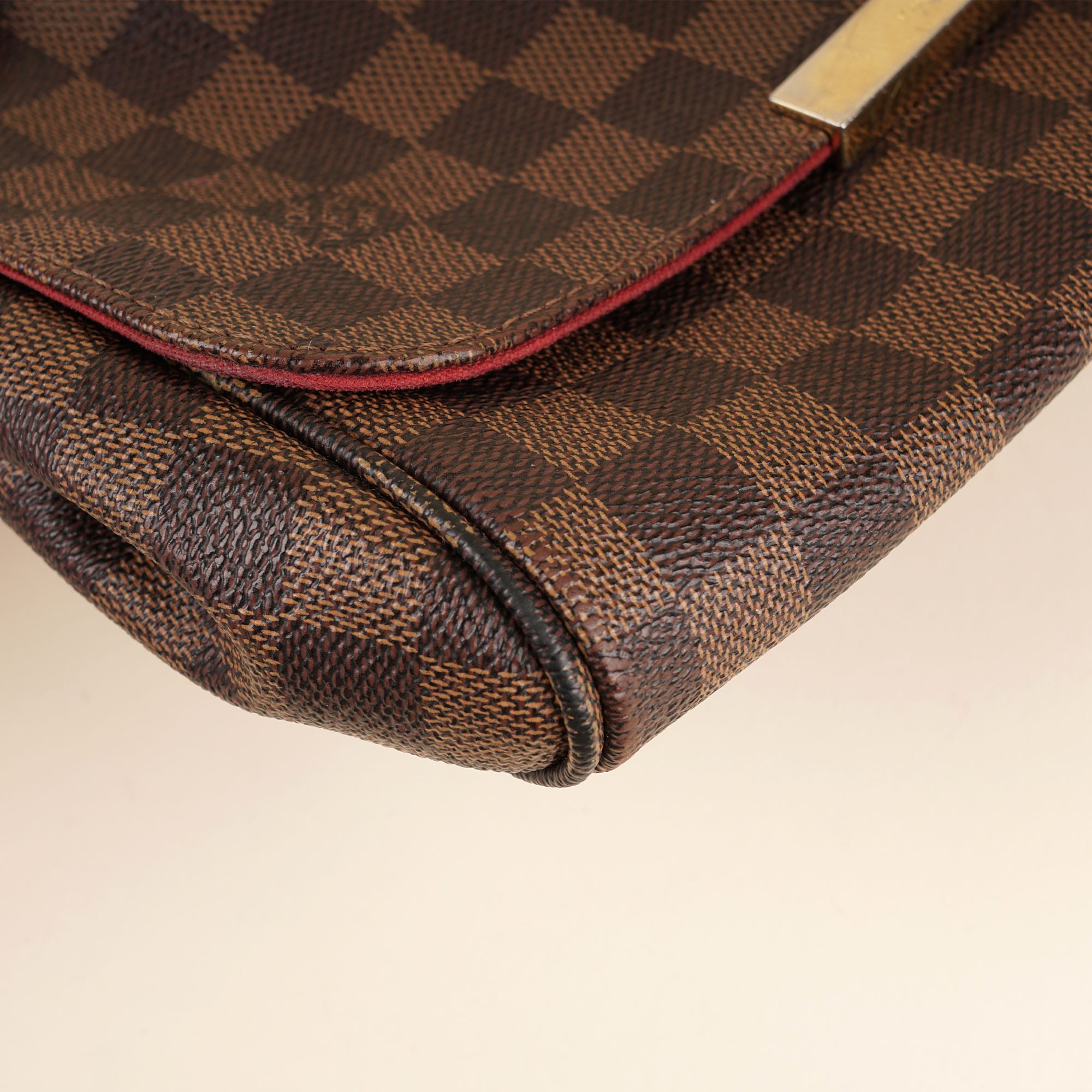 Favorite MM Messenger Bag - LOUIS VUITTON - Affordable Luxury image