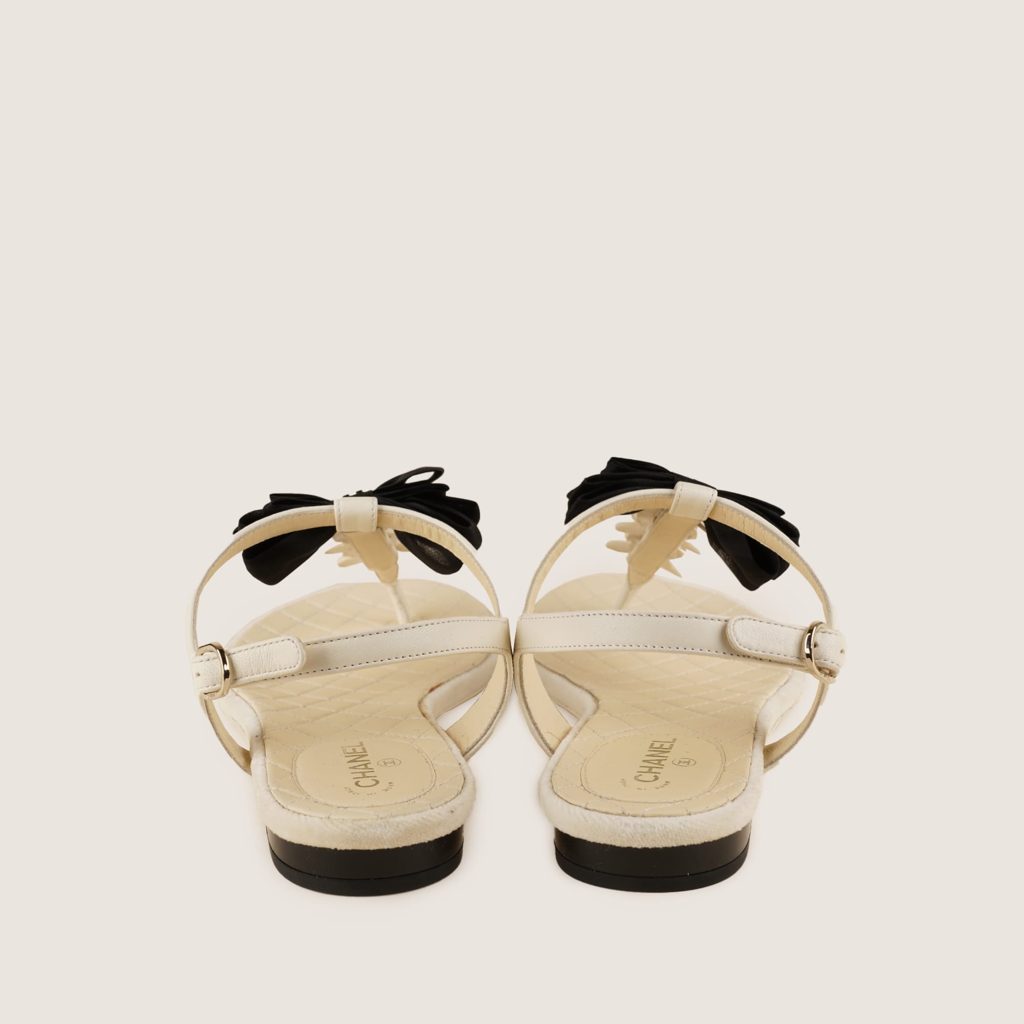 Flower Thong Sandals 38½ - CHANEL - Affordable Luxury