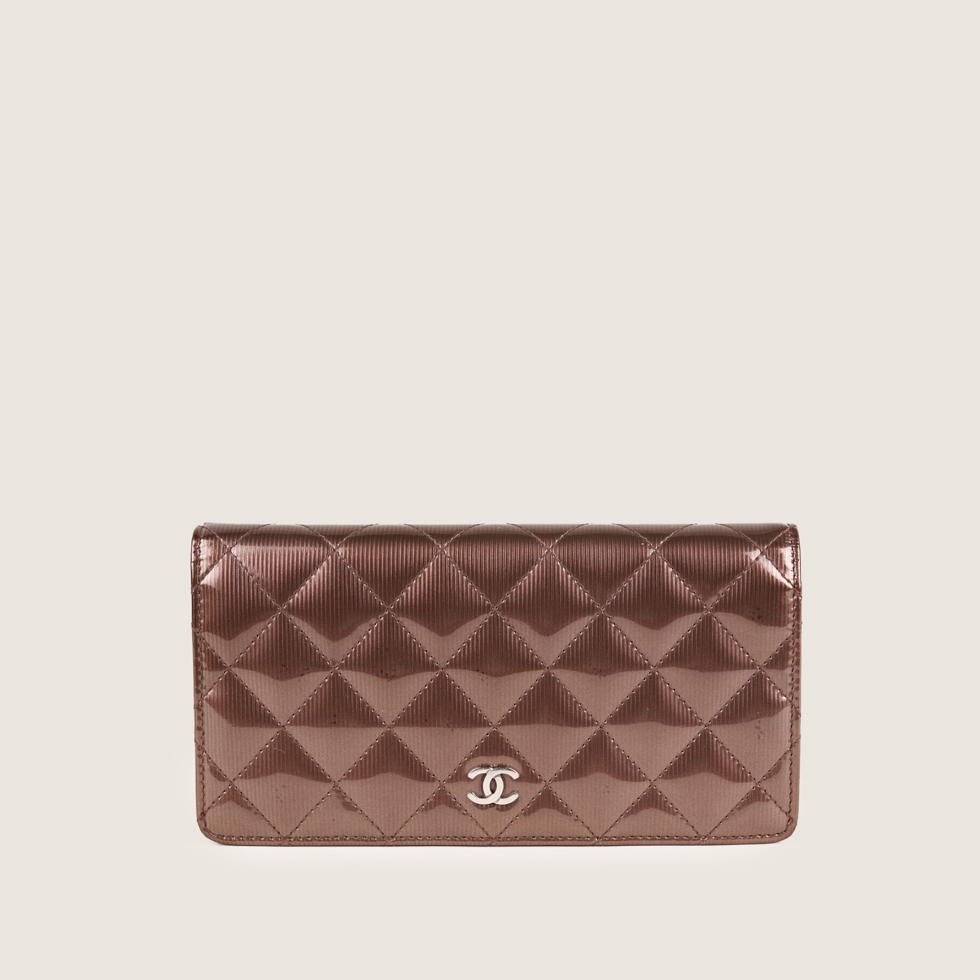Fold Wallet - CHANEL - Affordable Luxury