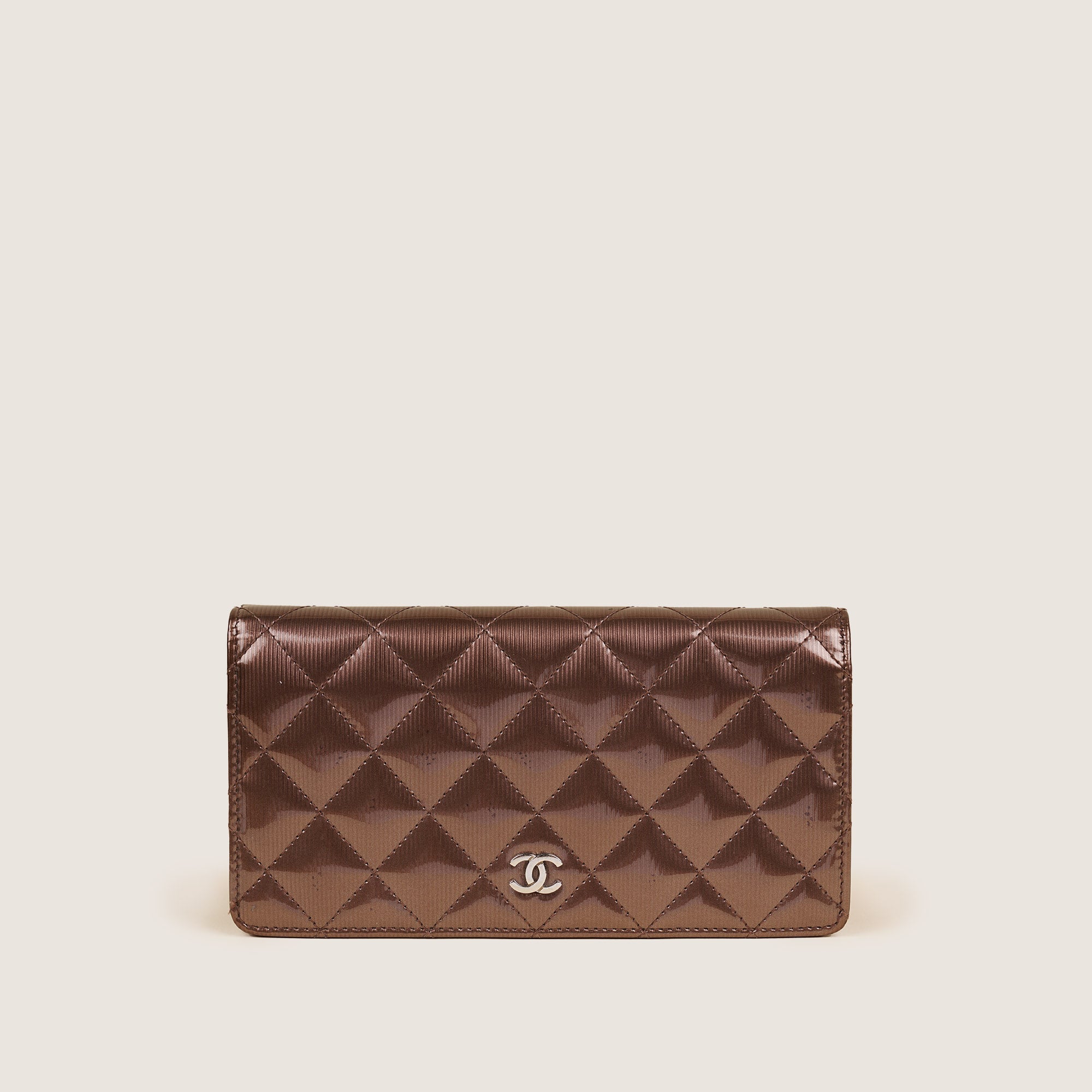 Fold Wallet - CHANEL - Affordable Luxury