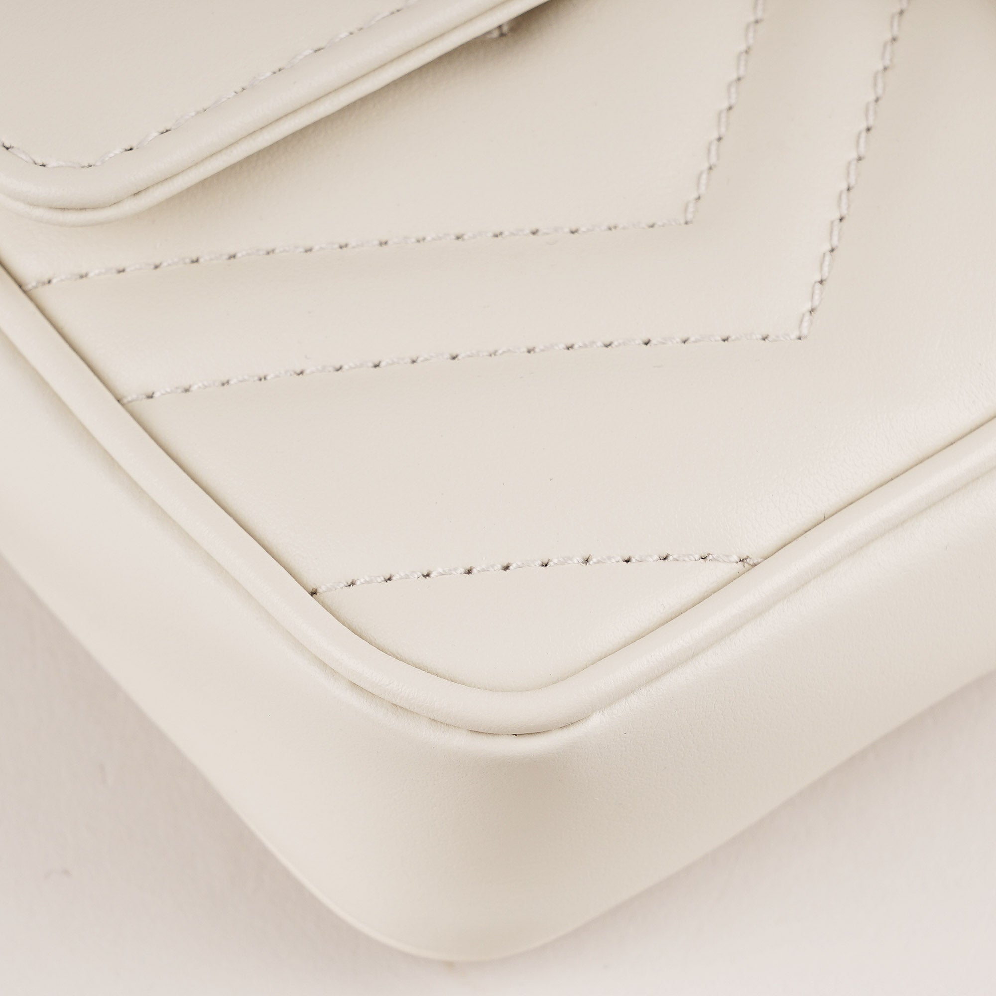 GG Marmont Small Shoulder Bag w Card Case - GUCCI - Affordable Luxury image