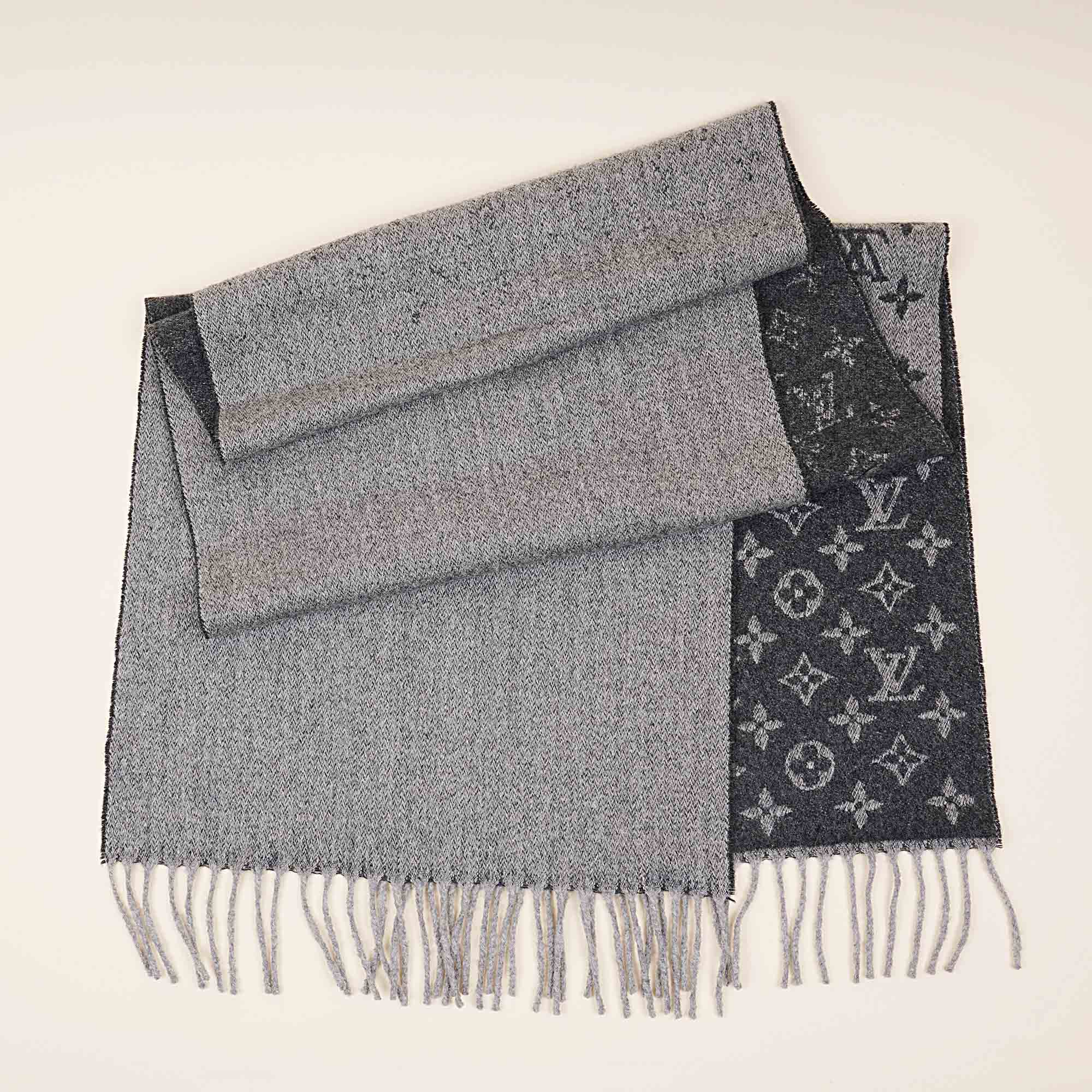 Gradient Grey Scarf - LOUIS VUITTON - Affordable Luxury image